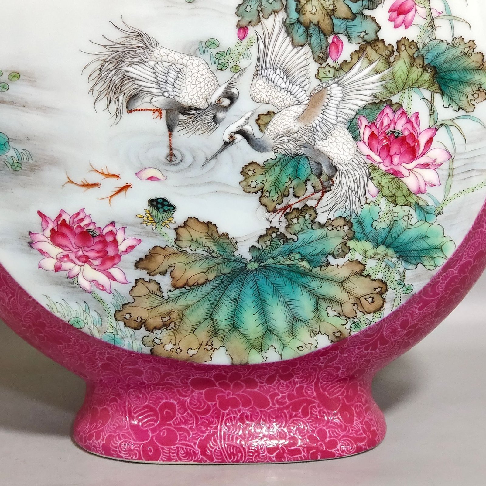 Qing Dynasty Yongzheng rouge red flower opened window moon holding vase
