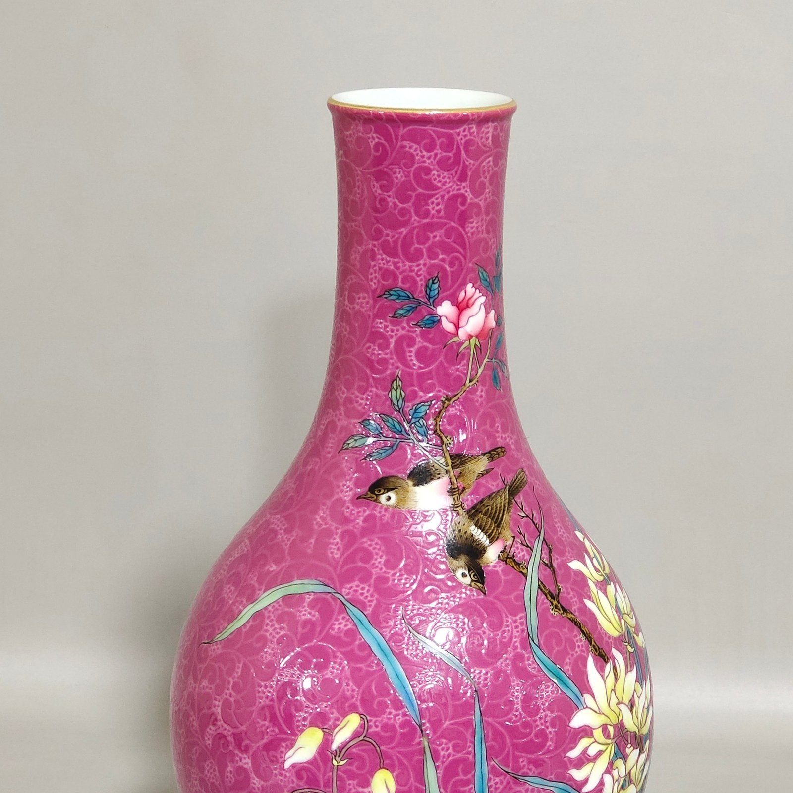 Qing Dynasty Yongzheng rouge red flower and bird olive vase