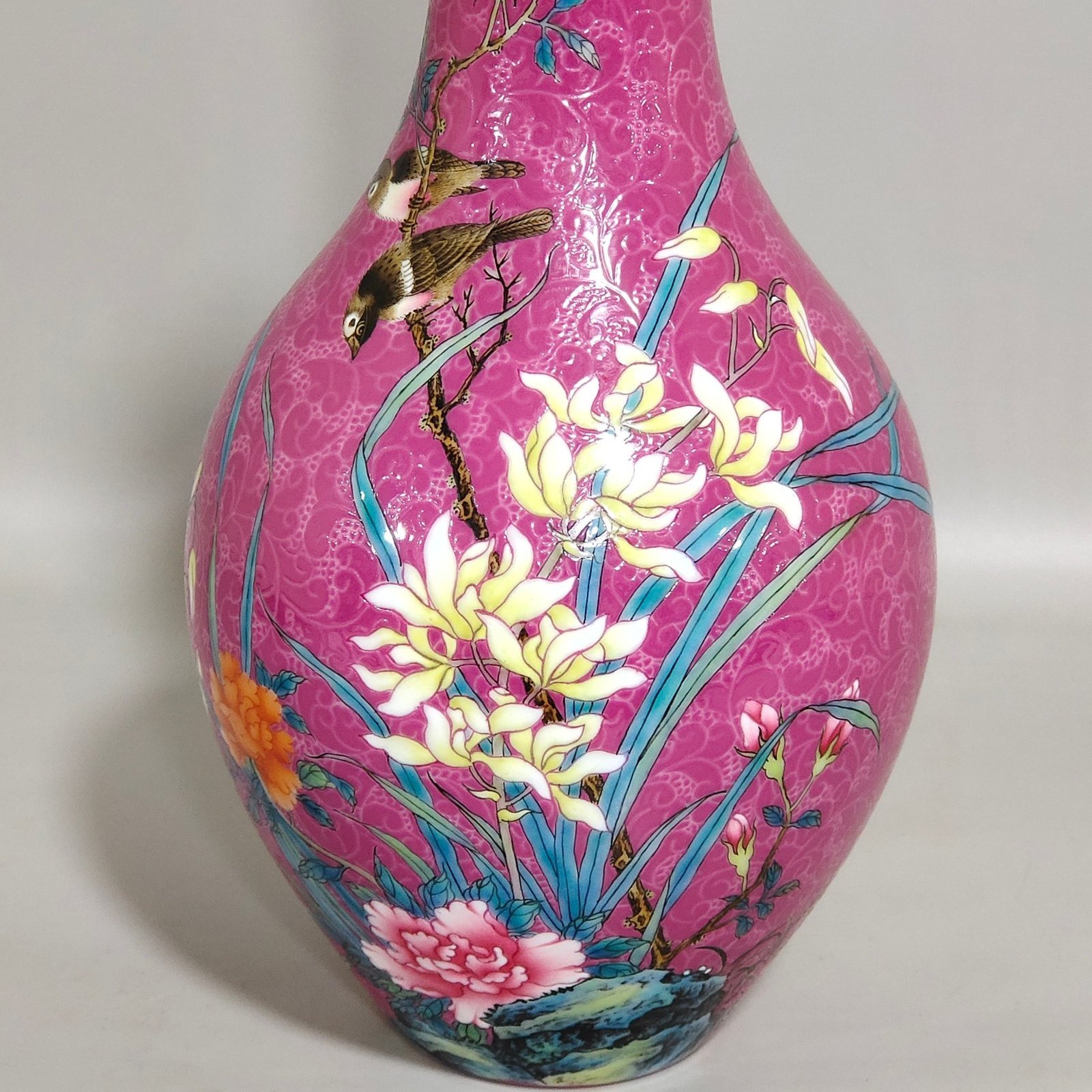 Qing Dynasty Yongzheng rouge red flower and bird olive vase