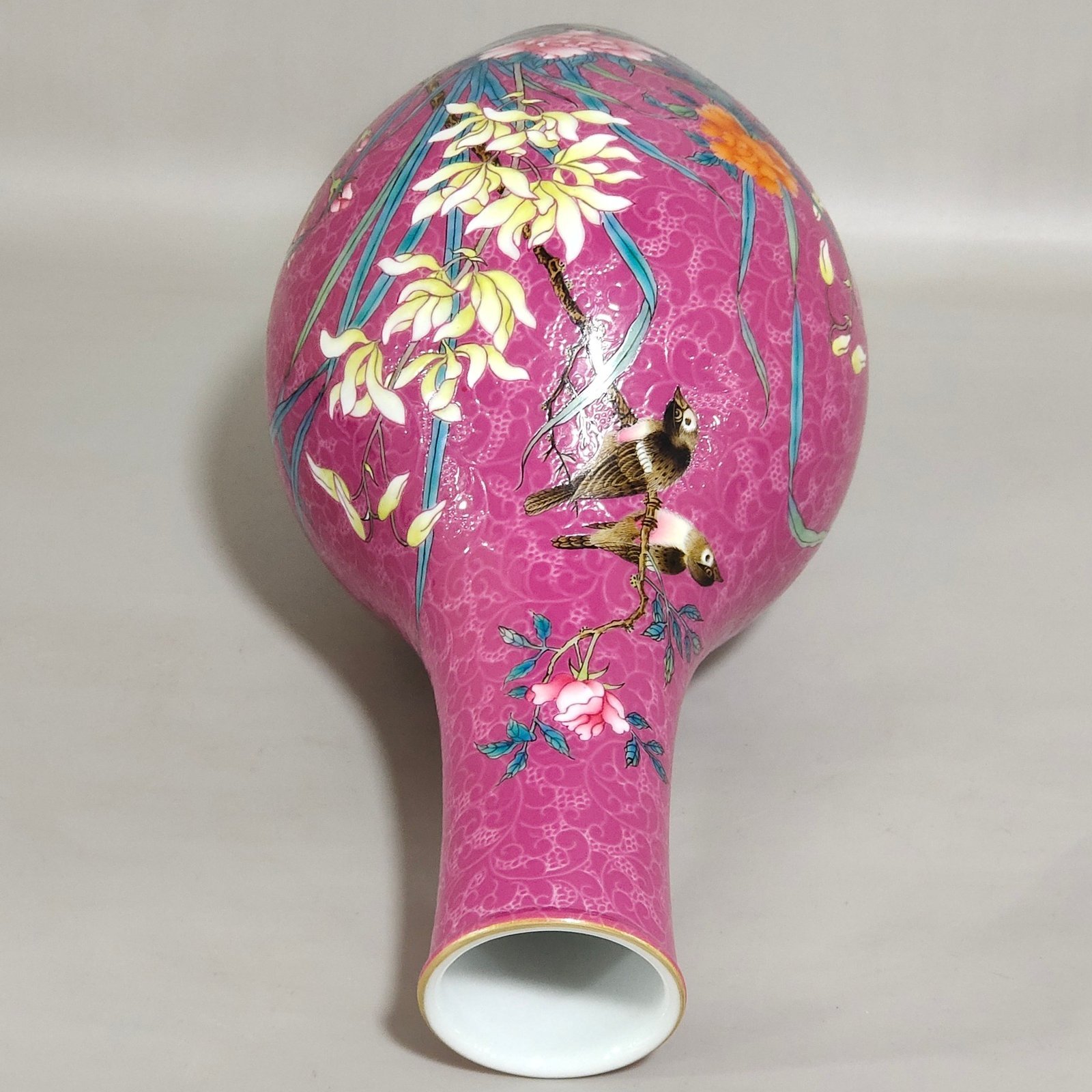 Qing Dynasty Yongzheng rouge red flower and bird olive vase