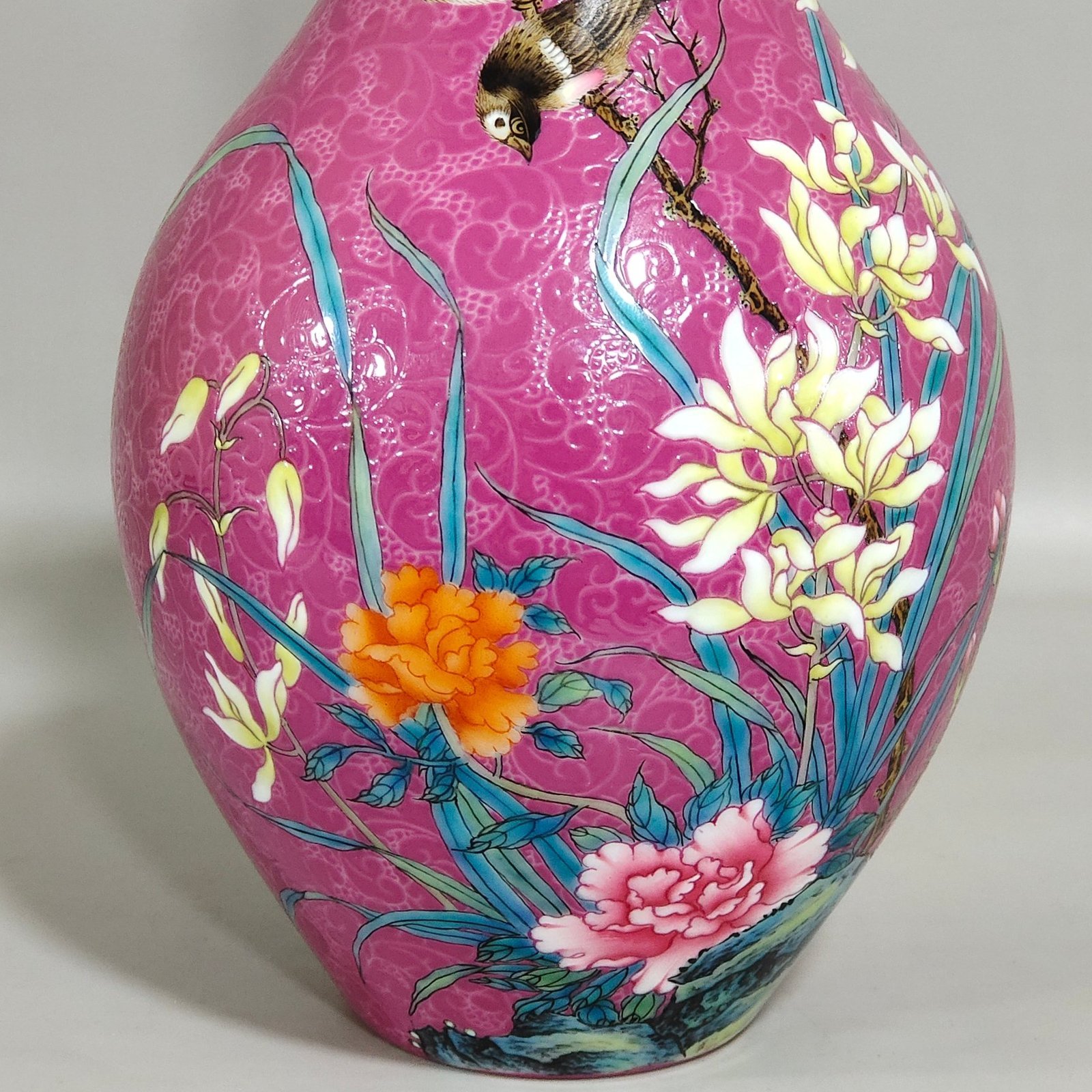 Qing Dynasty Yongzheng rouge red flower and bird olive vase