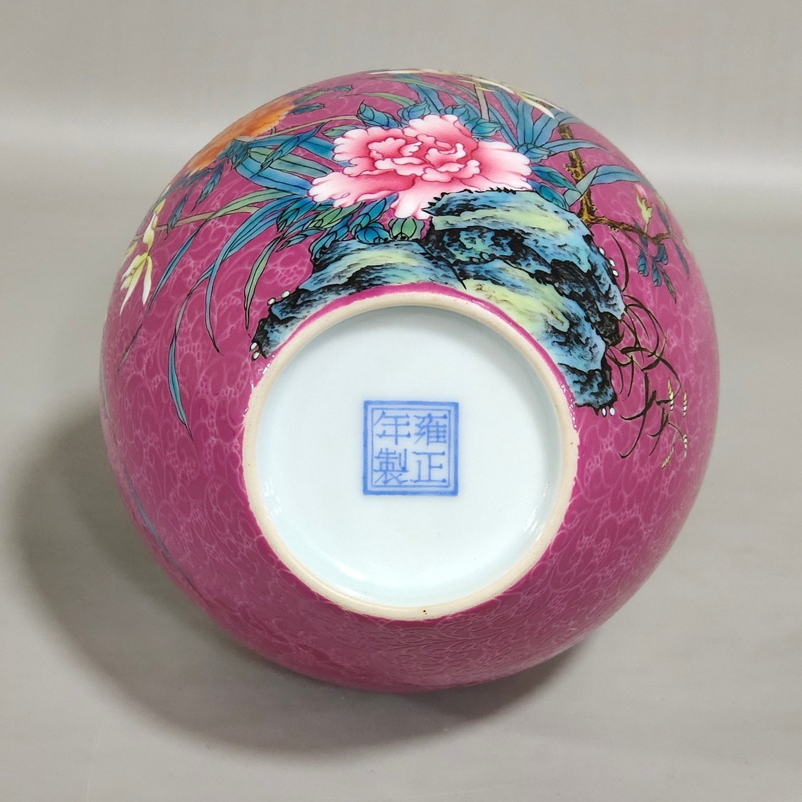 Qing Dynasty Yongzheng rouge red flower and bird olive vase