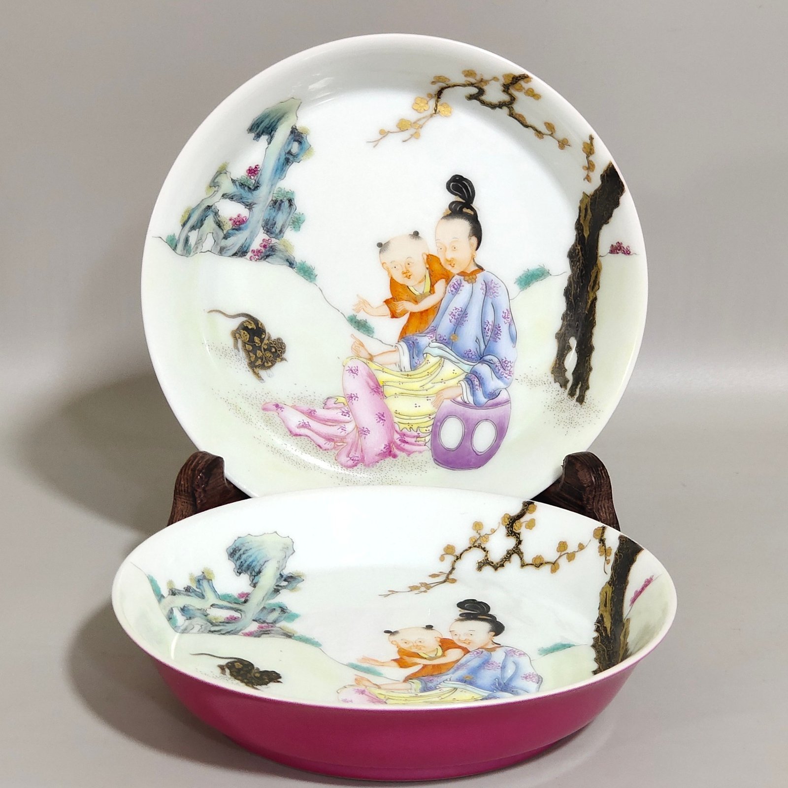 Qing Dynasty Yongzheng rouge red godson picture plate