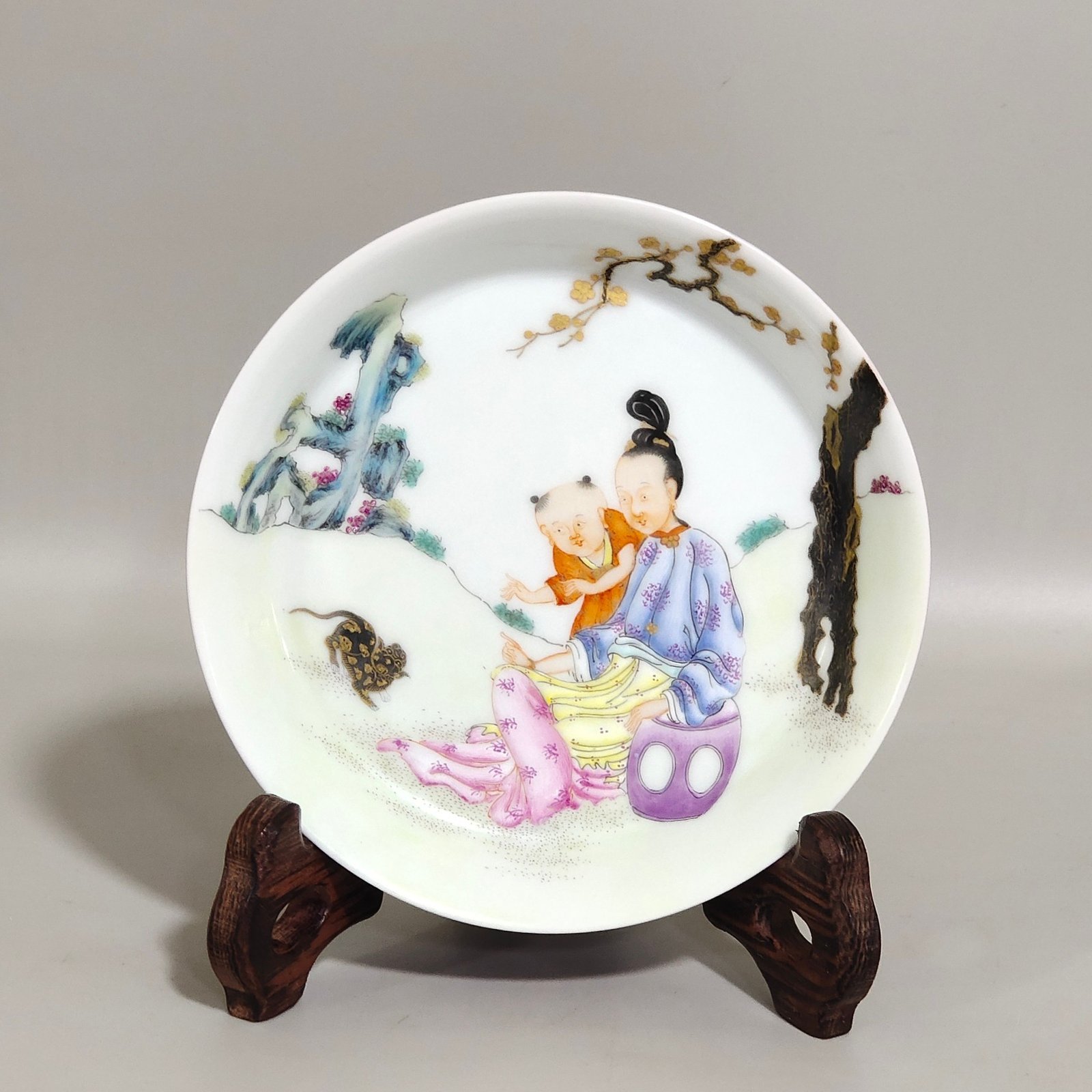 Qing Dynasty Yongzheng rouge red godson picture plate