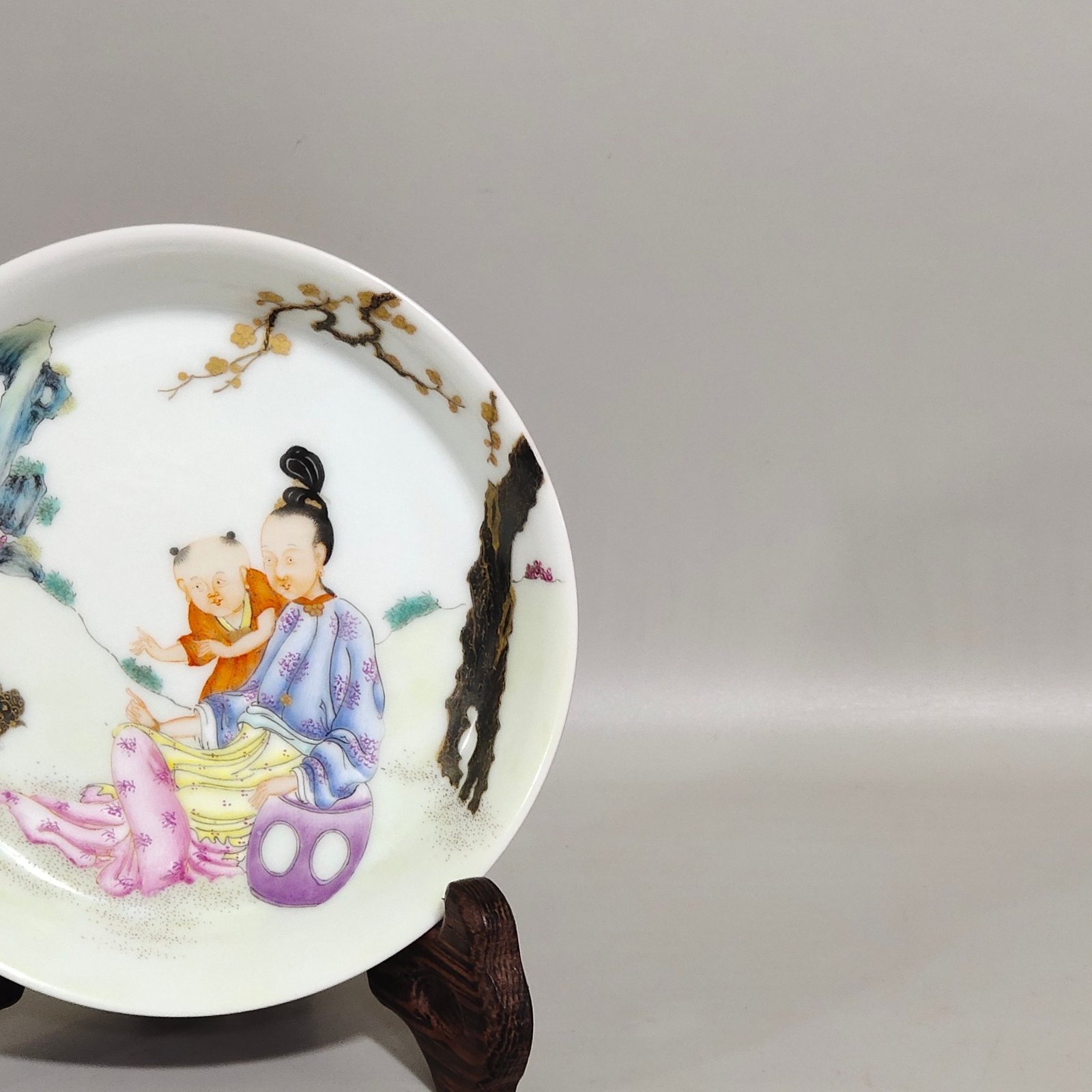 Qing Dynasty Yongzheng rouge red godson picture plate