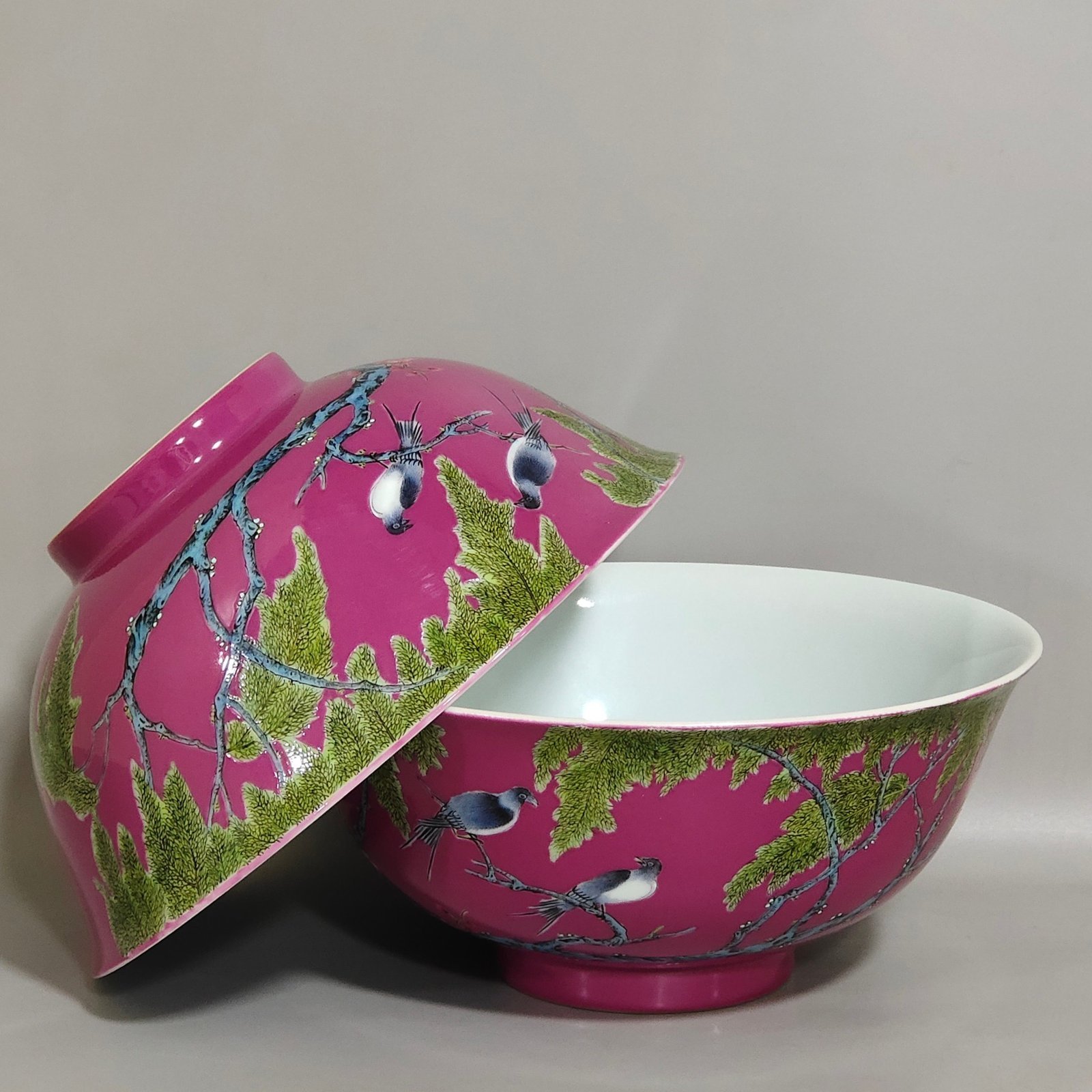 Qing Dynasty Yongzheng rouge red apricot forest Chunyan poem bowl