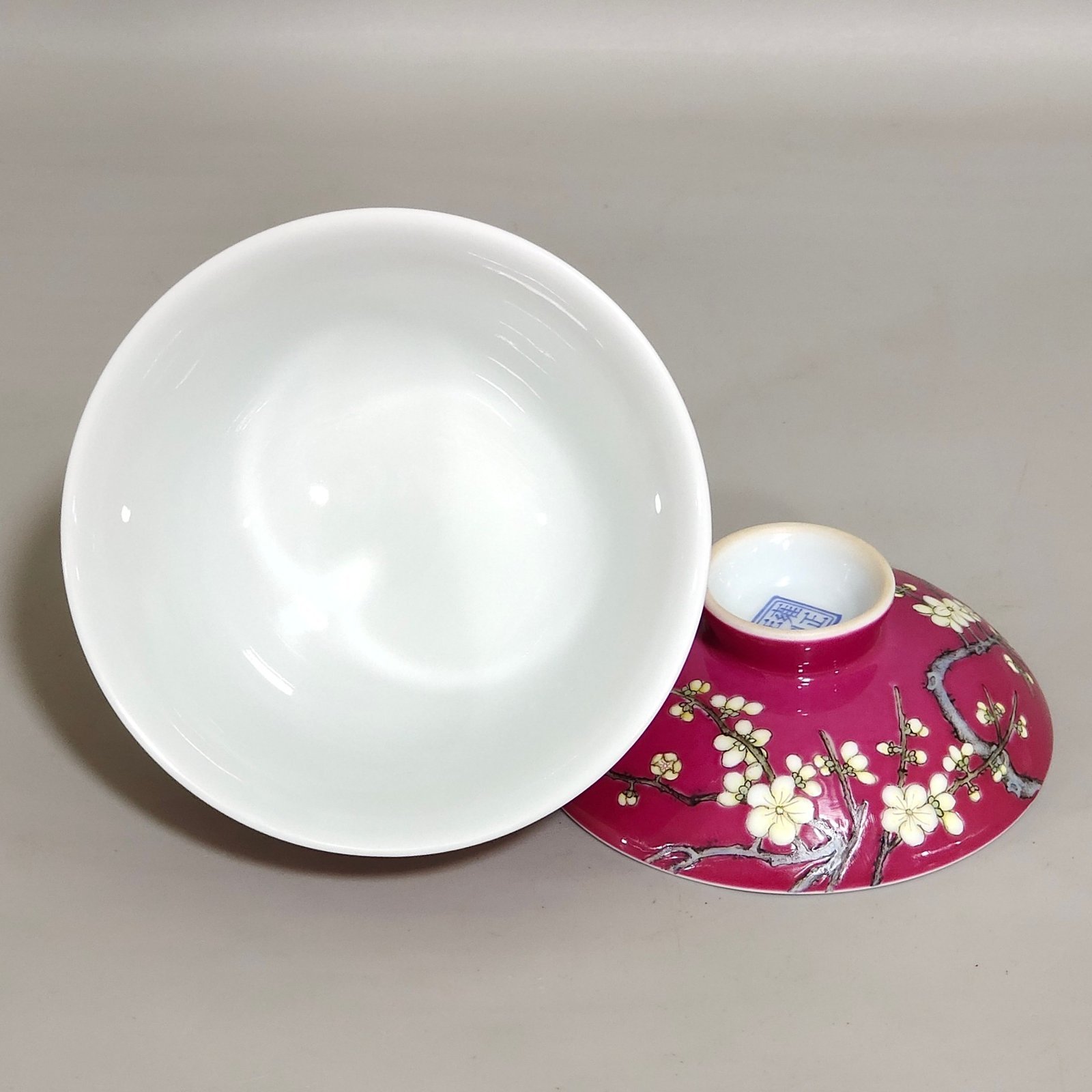 Qing Dynasty Yongzheng rouge plum blossom bowl