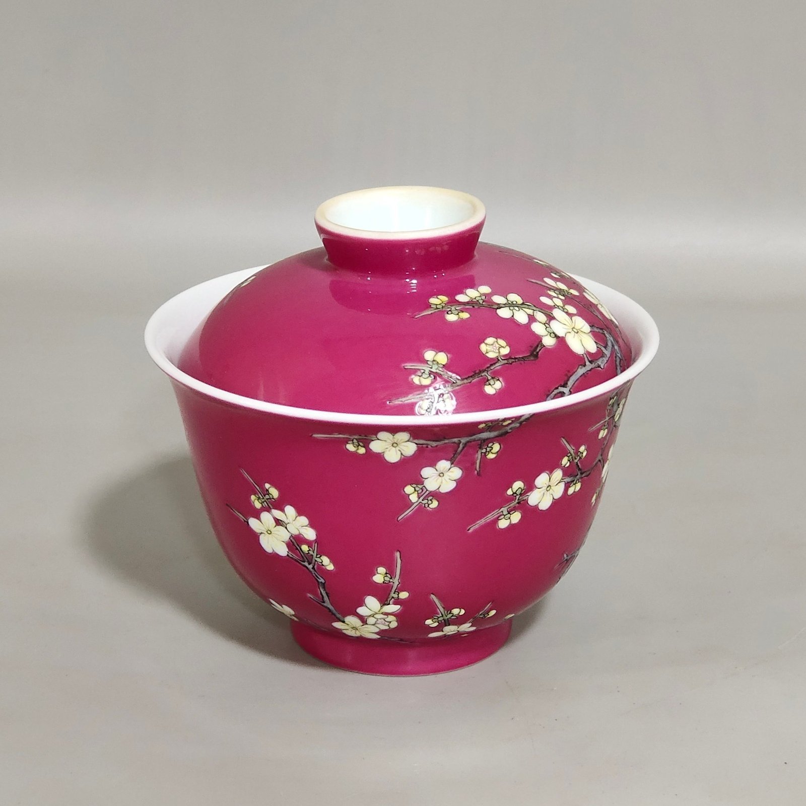 Qing Dynasty Yongzheng rouge plum blossom bowl