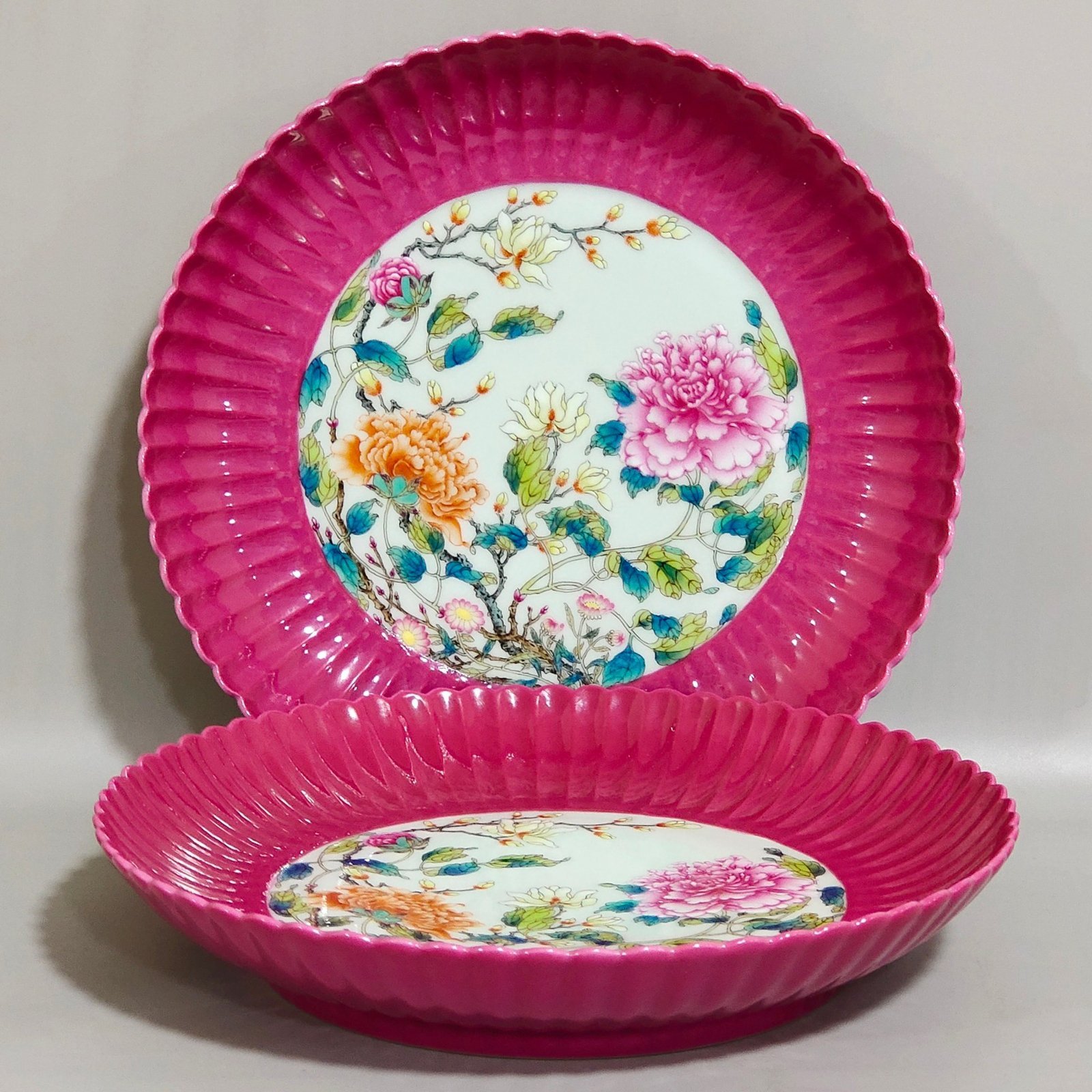 Qing Dynasty Yongzheng rouge red peony flower melon prism plate