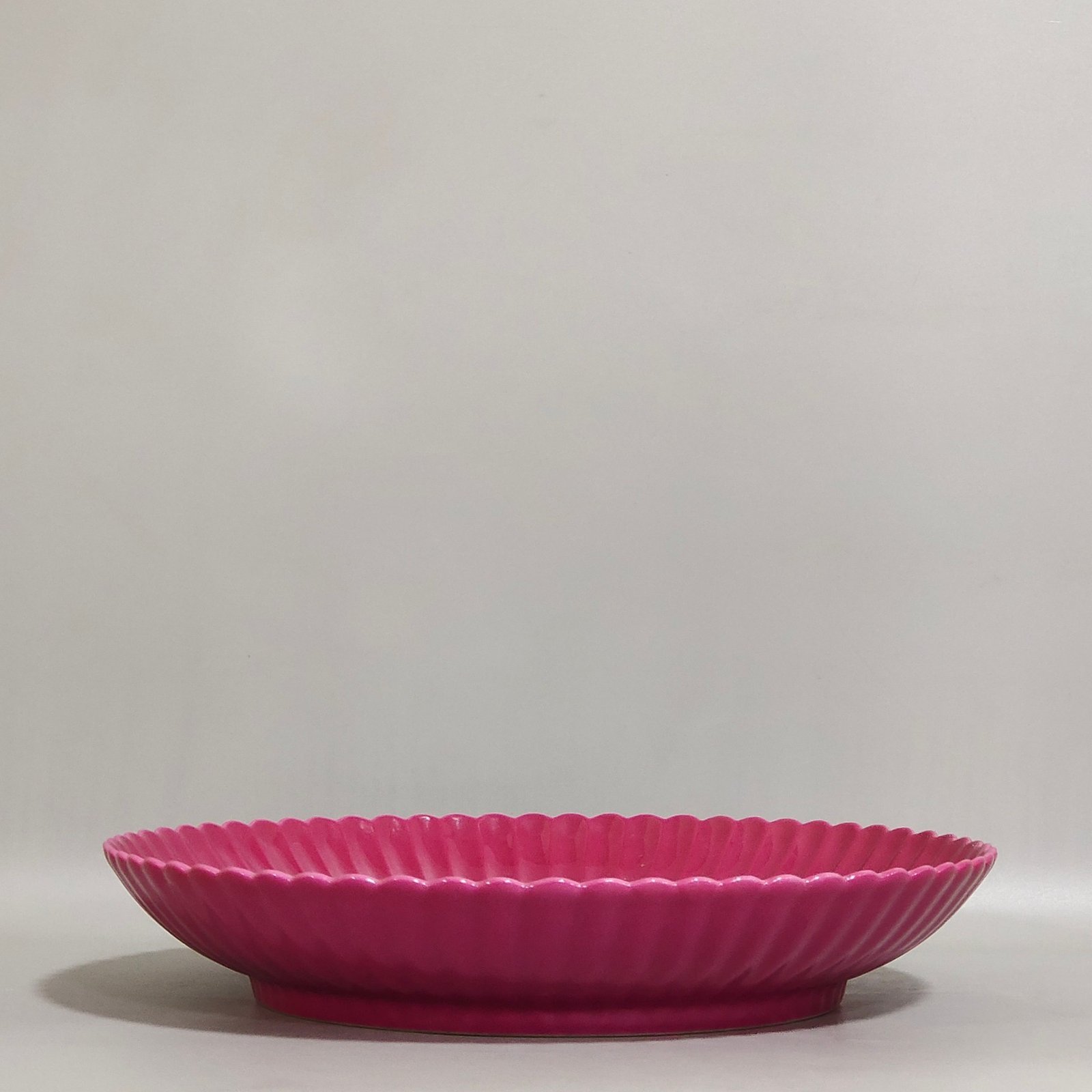 Qing Dynasty Yongzheng rouge red peony flower melon prism plate