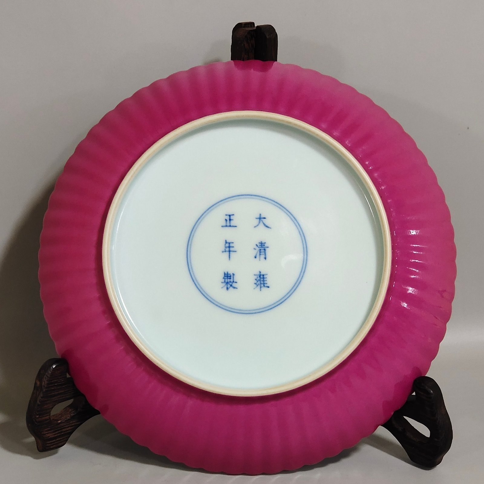 Qing Dynasty Yongzheng rouge red peony flower melon prism plate