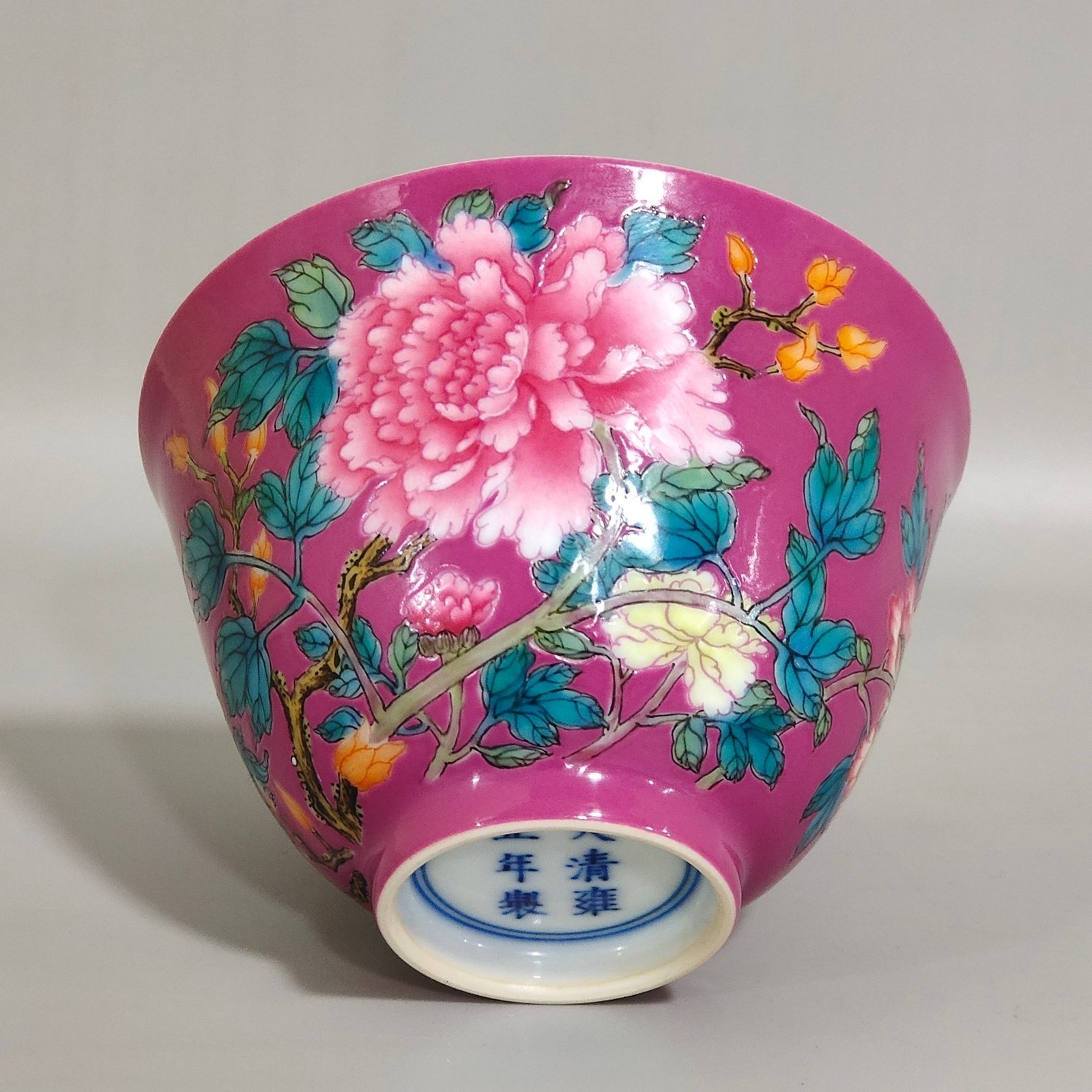 Qing Dynasty Yongzheng rouge red peony flower poem cup