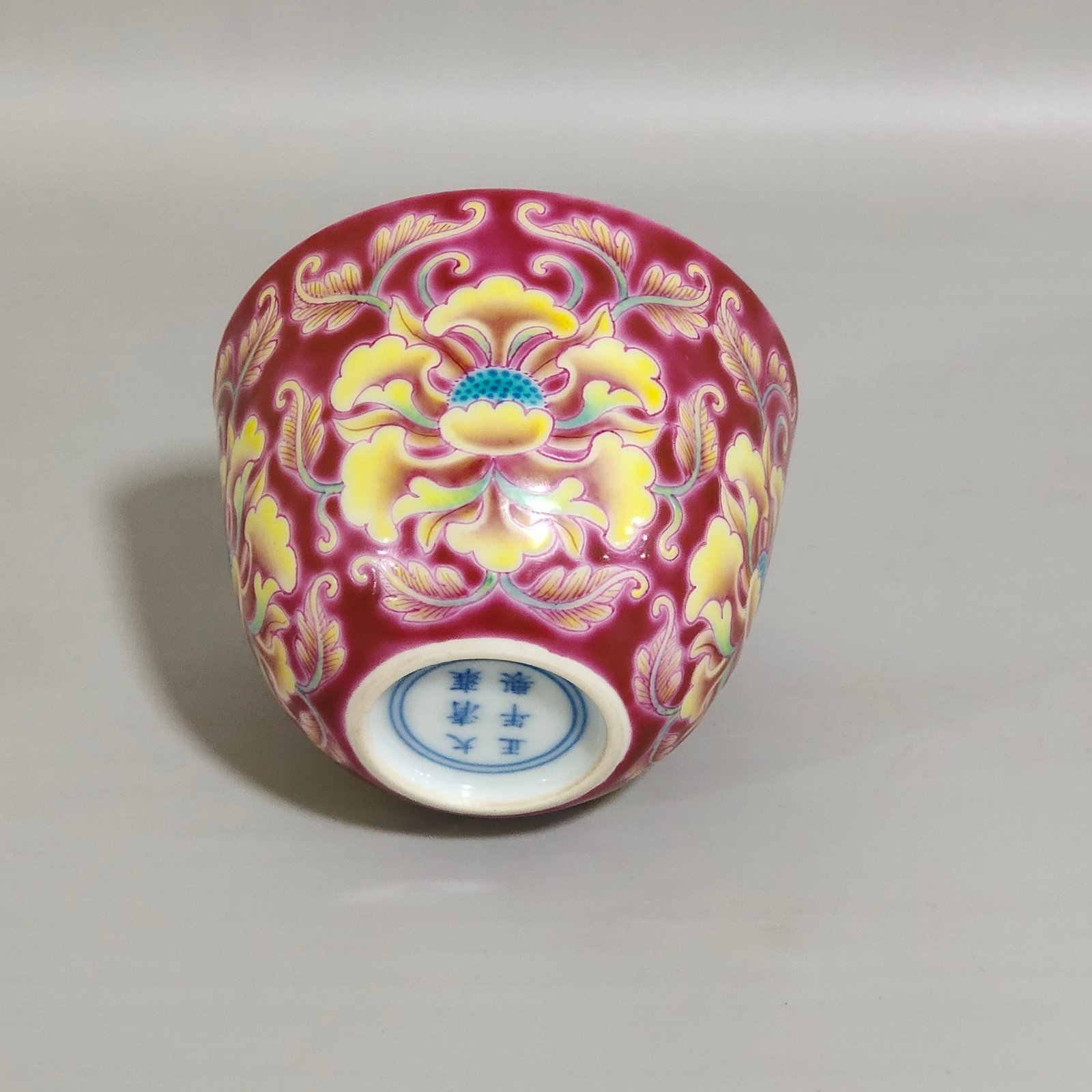 Qing Dynasty Yongzheng rouge flower cup