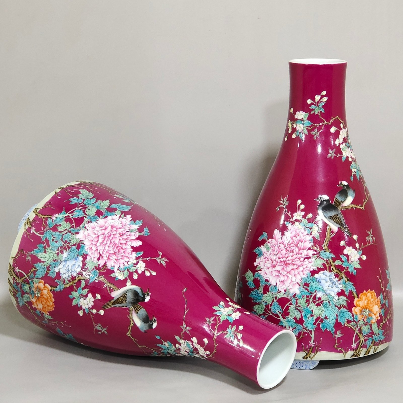 Qing Dynasty Yongzheng rouge flower and bird vase