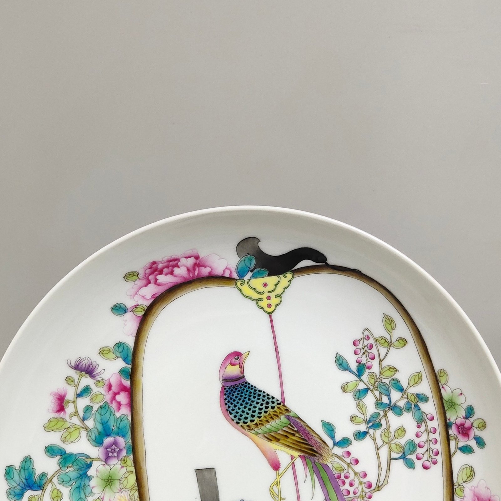 Qing Dynasty Yongzheng rouge flower and bird dish