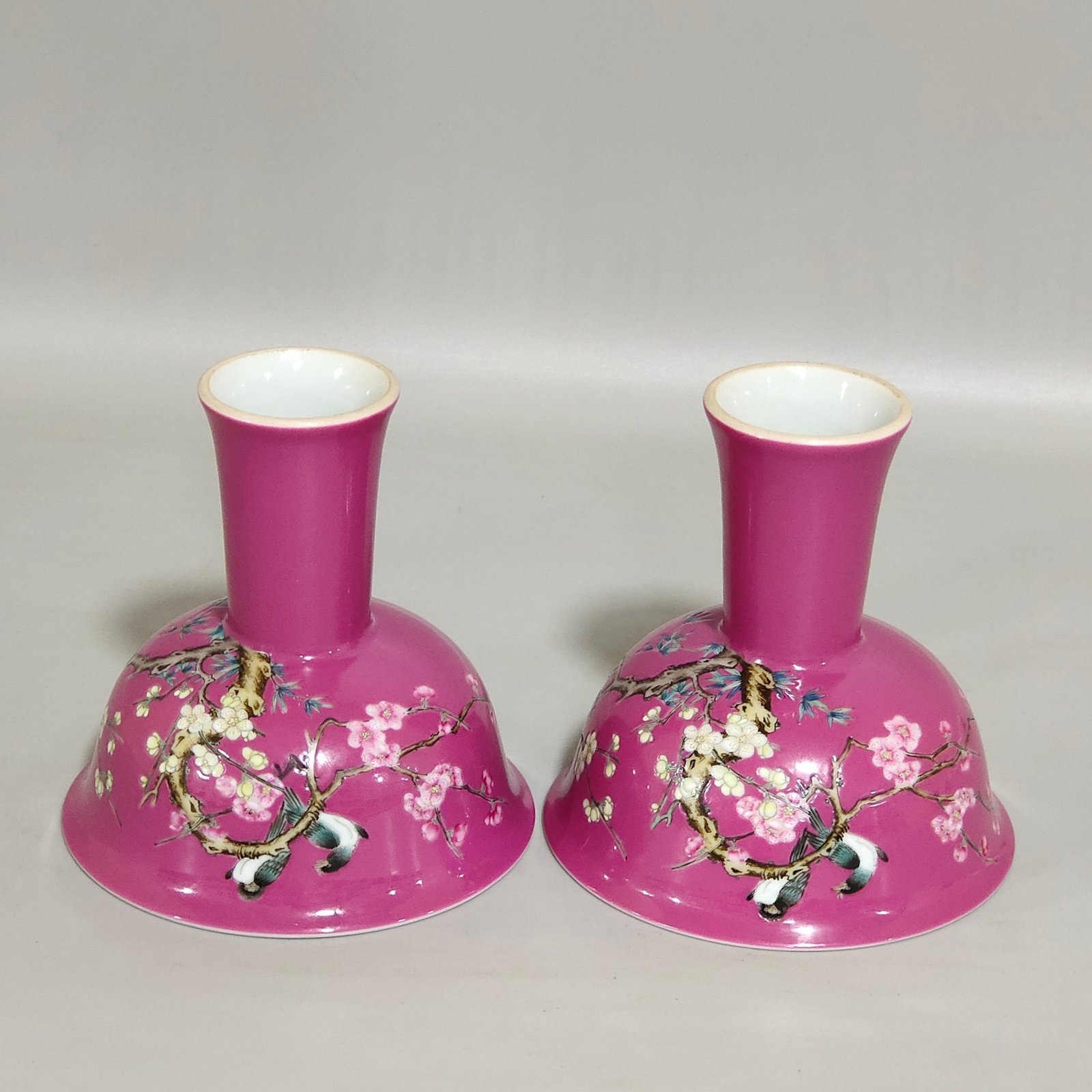 Qing Dynasty Yongzheng rouge flower and bird goblet