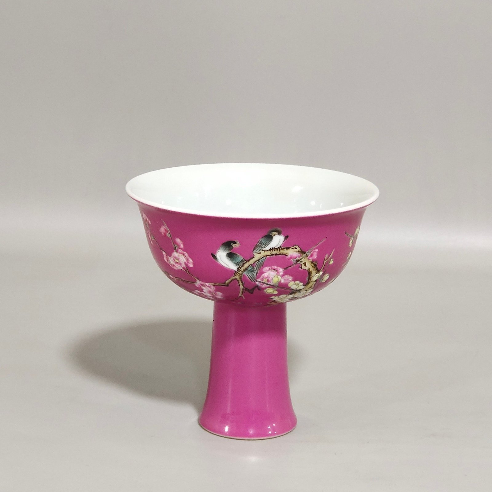 Qing Dynasty Yongzheng rouge flower and bird goblet