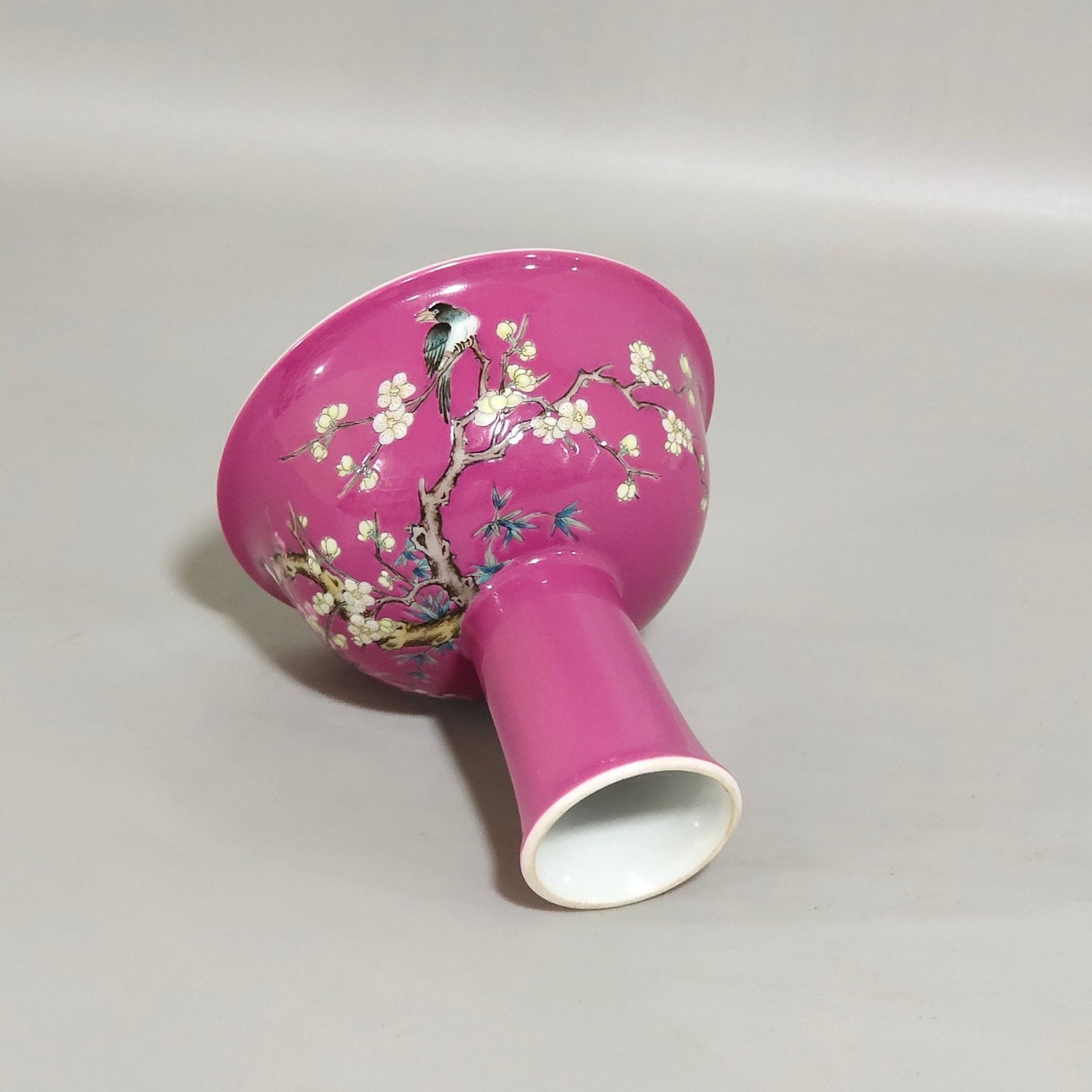 Qing Dynasty Yongzheng rouge flower and bird goblet