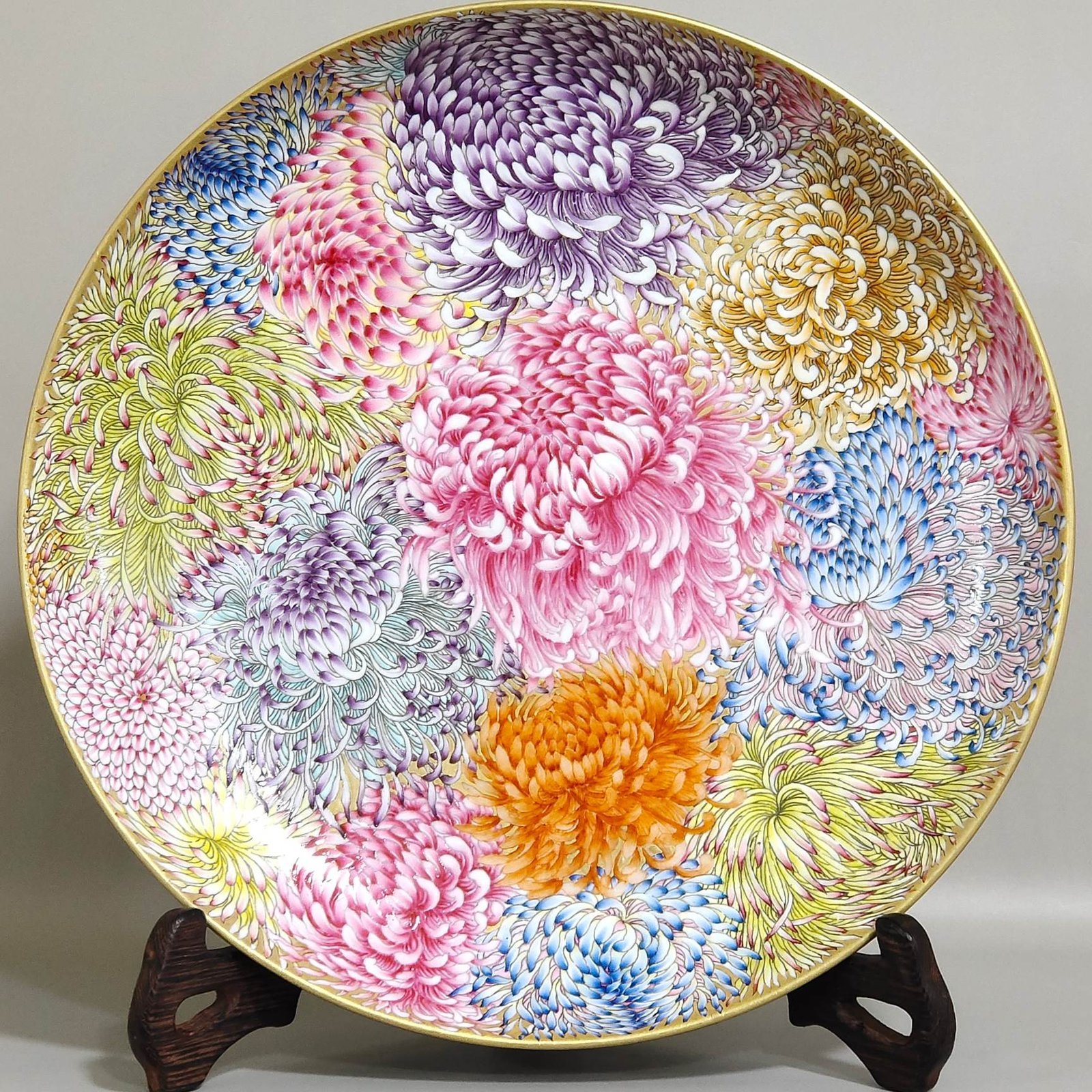 Qing Dynasty Yongzheng carmine red chrysanthemum dish