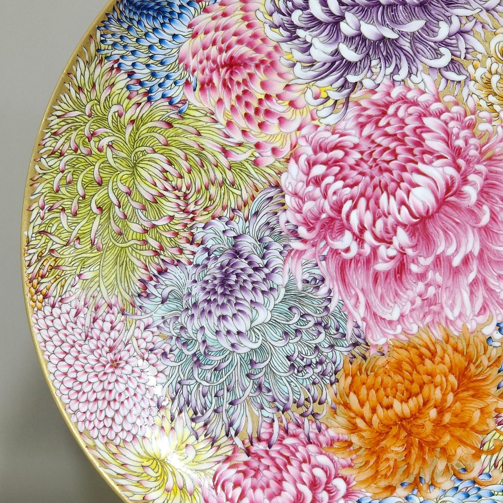 Qing Dynasty Yongzheng carmine red chrysanthemum dish