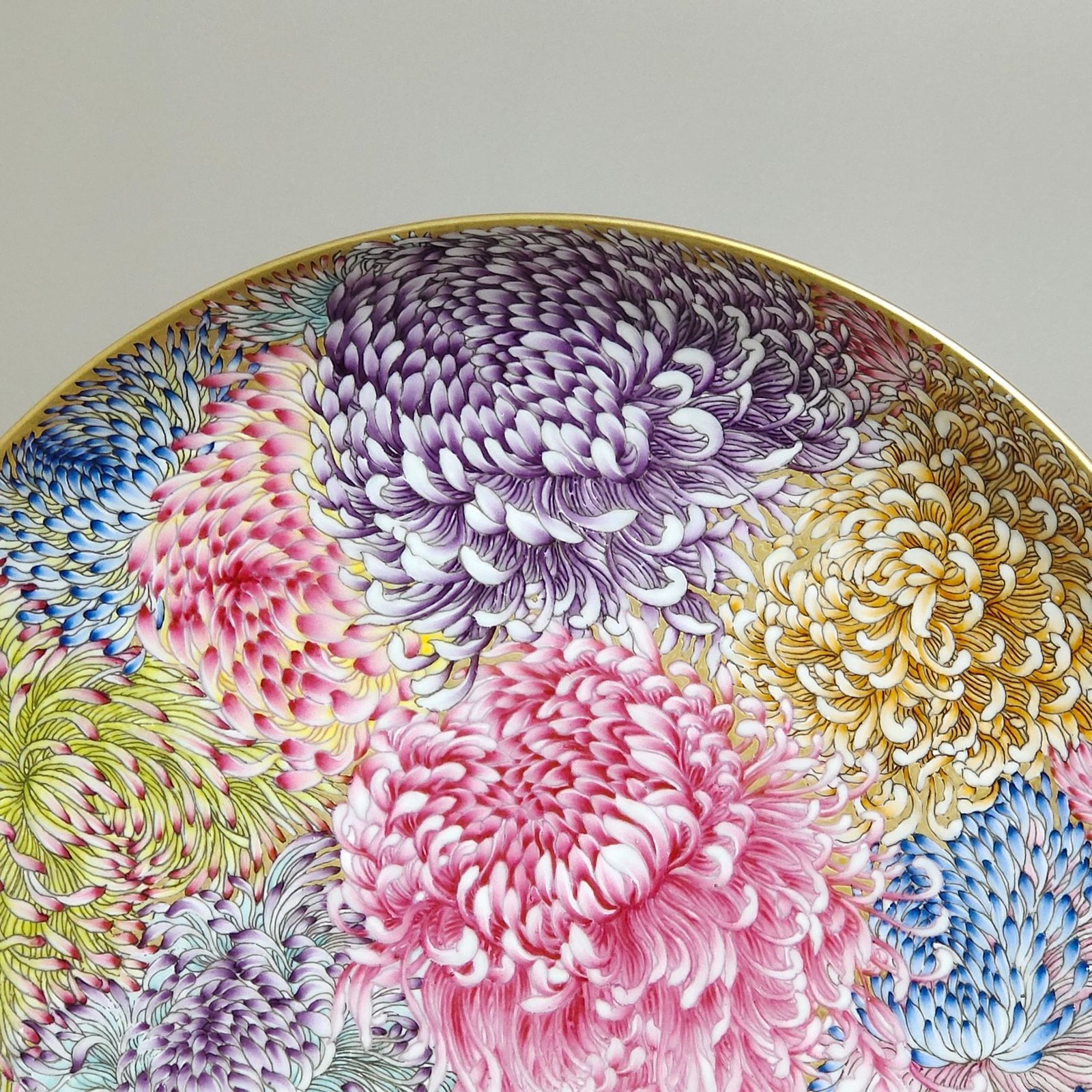 Qing Dynasty Yongzheng carmine red chrysanthemum dish