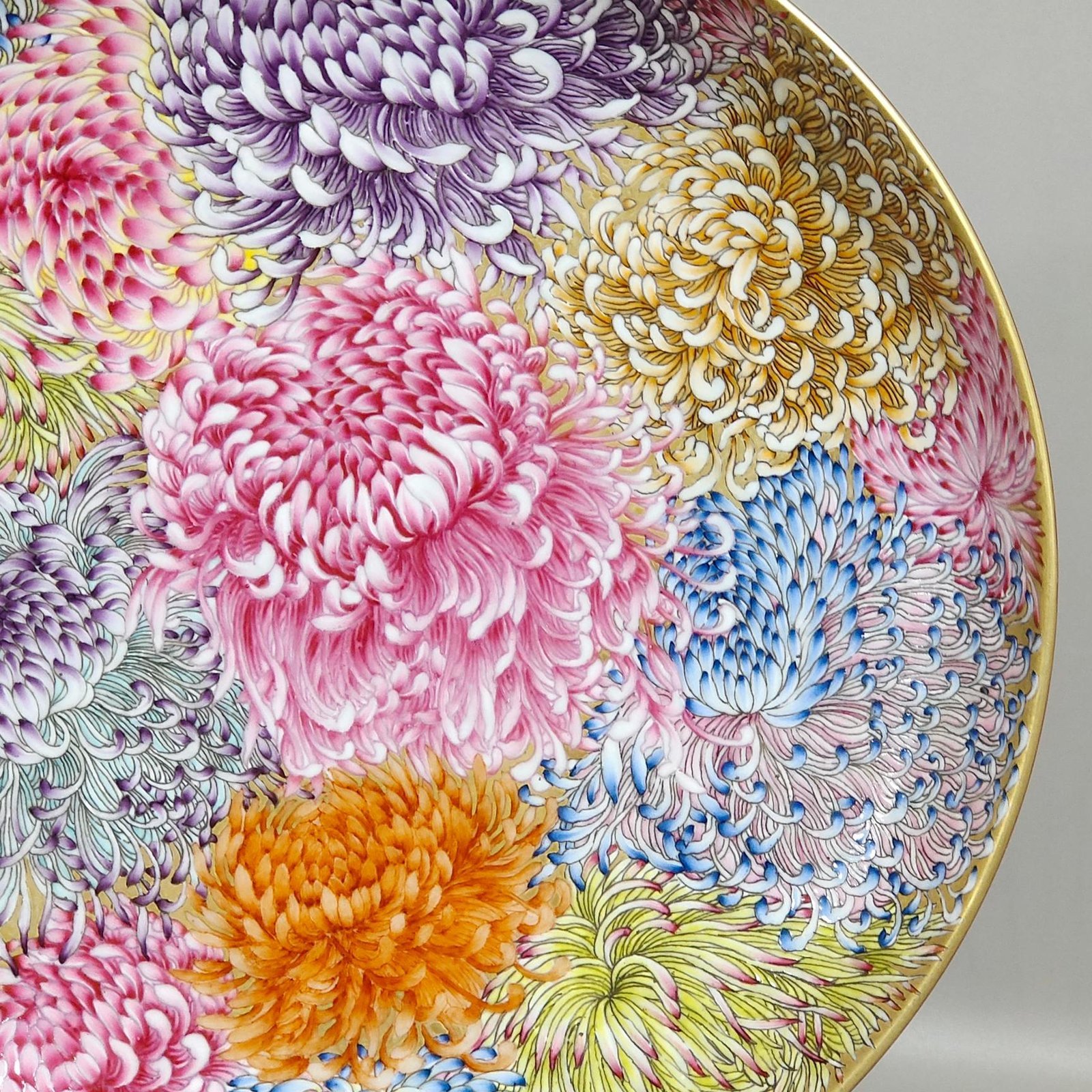 Qing Dynasty Yongzheng carmine red chrysanthemum dish