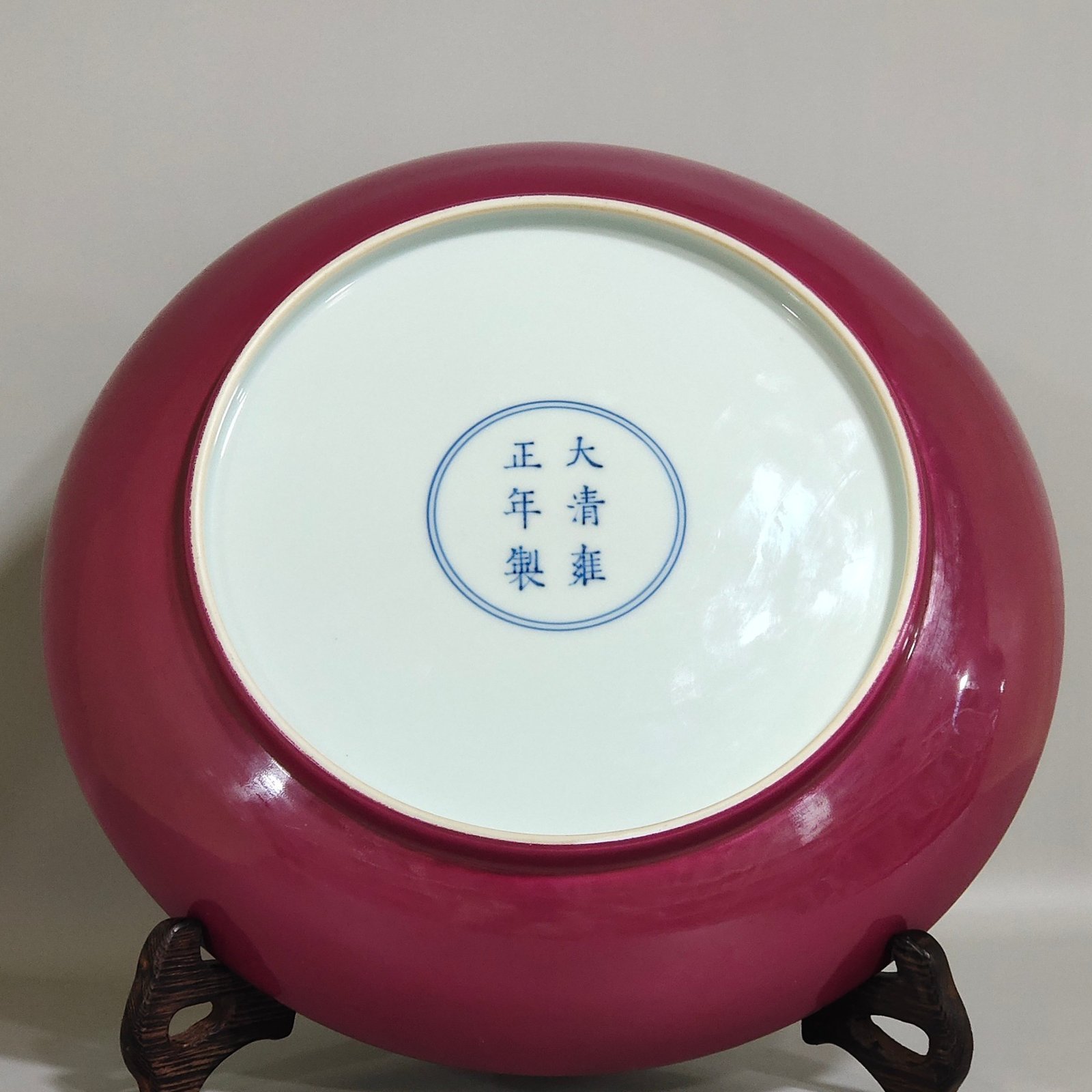 Qing Dynasty Yongzheng carmine red chrysanthemum dish