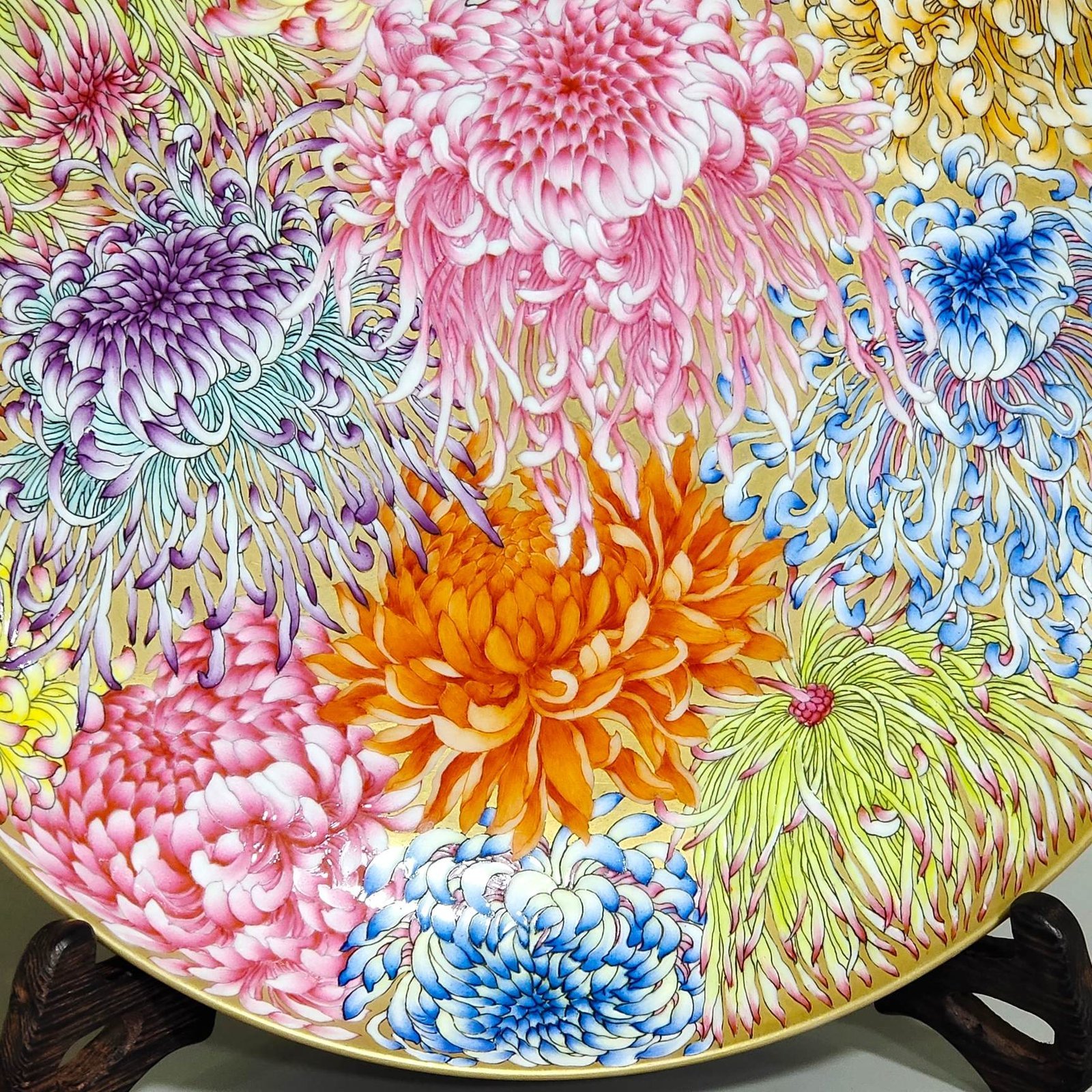 Qing Dynasty Yongzheng rouge red gold chrysanthemum plate