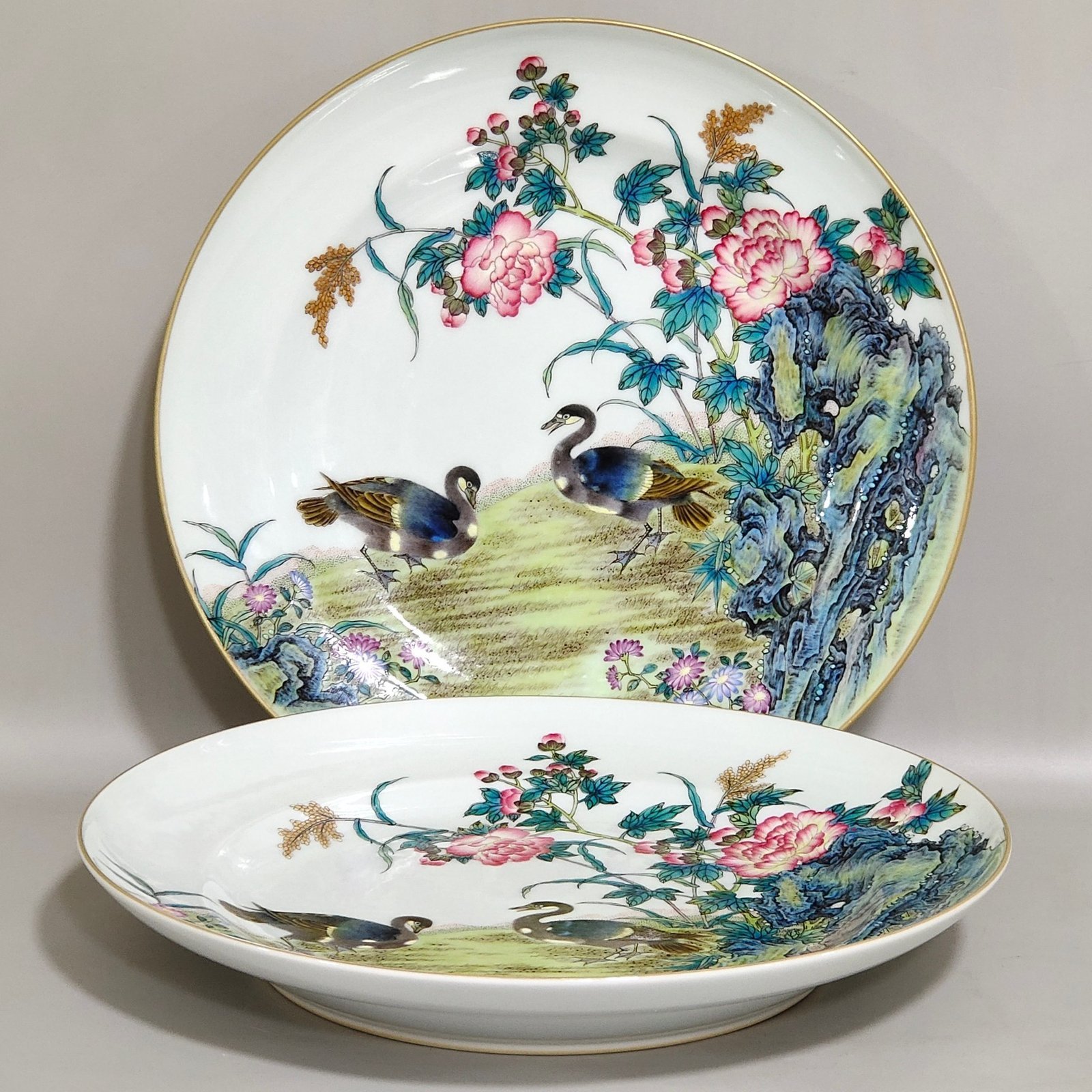Qing Dynasty Yongzheng Hibiscus flower and wild duck plate