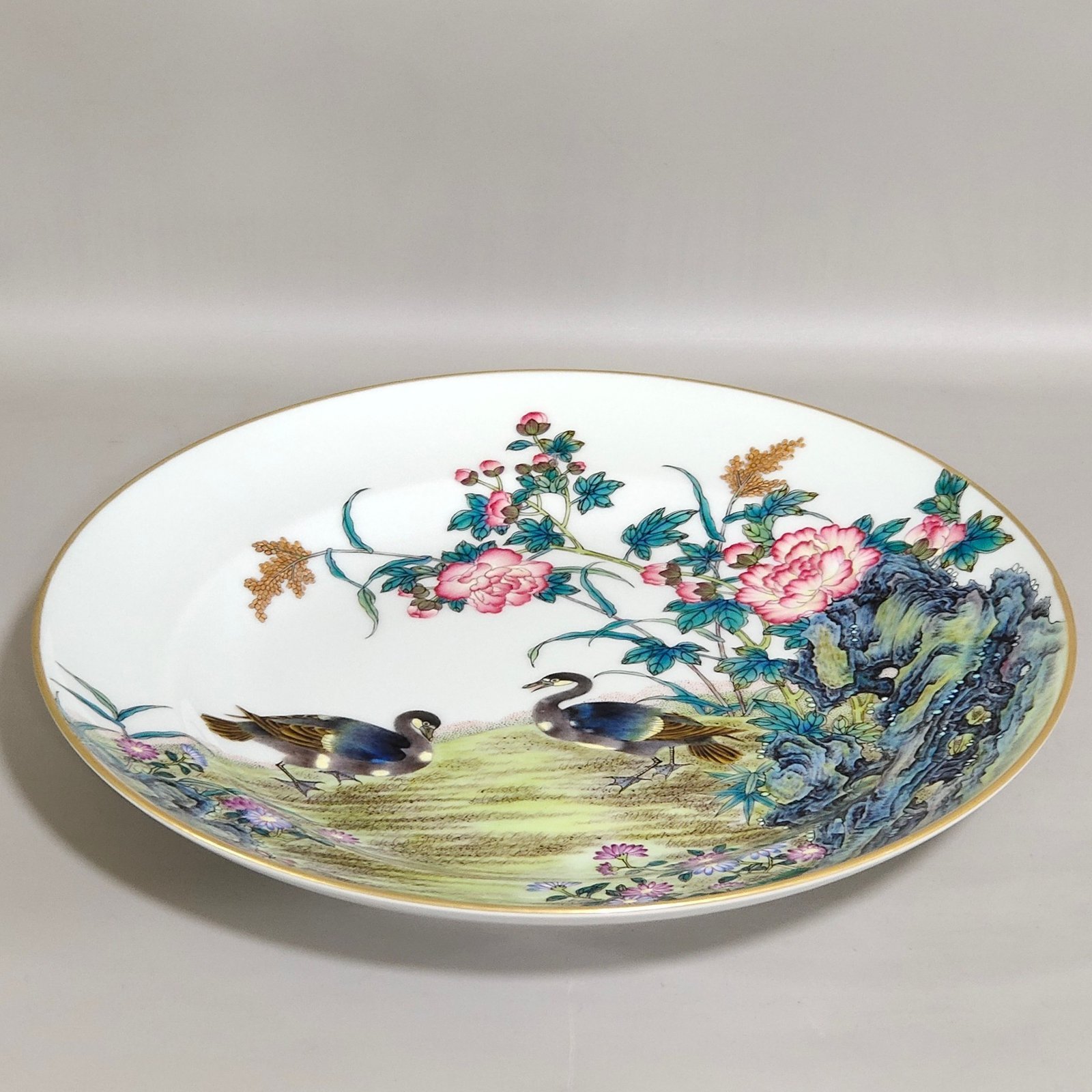 Qing Dynasty Yongzheng Hibiscus flower and wild duck plate
