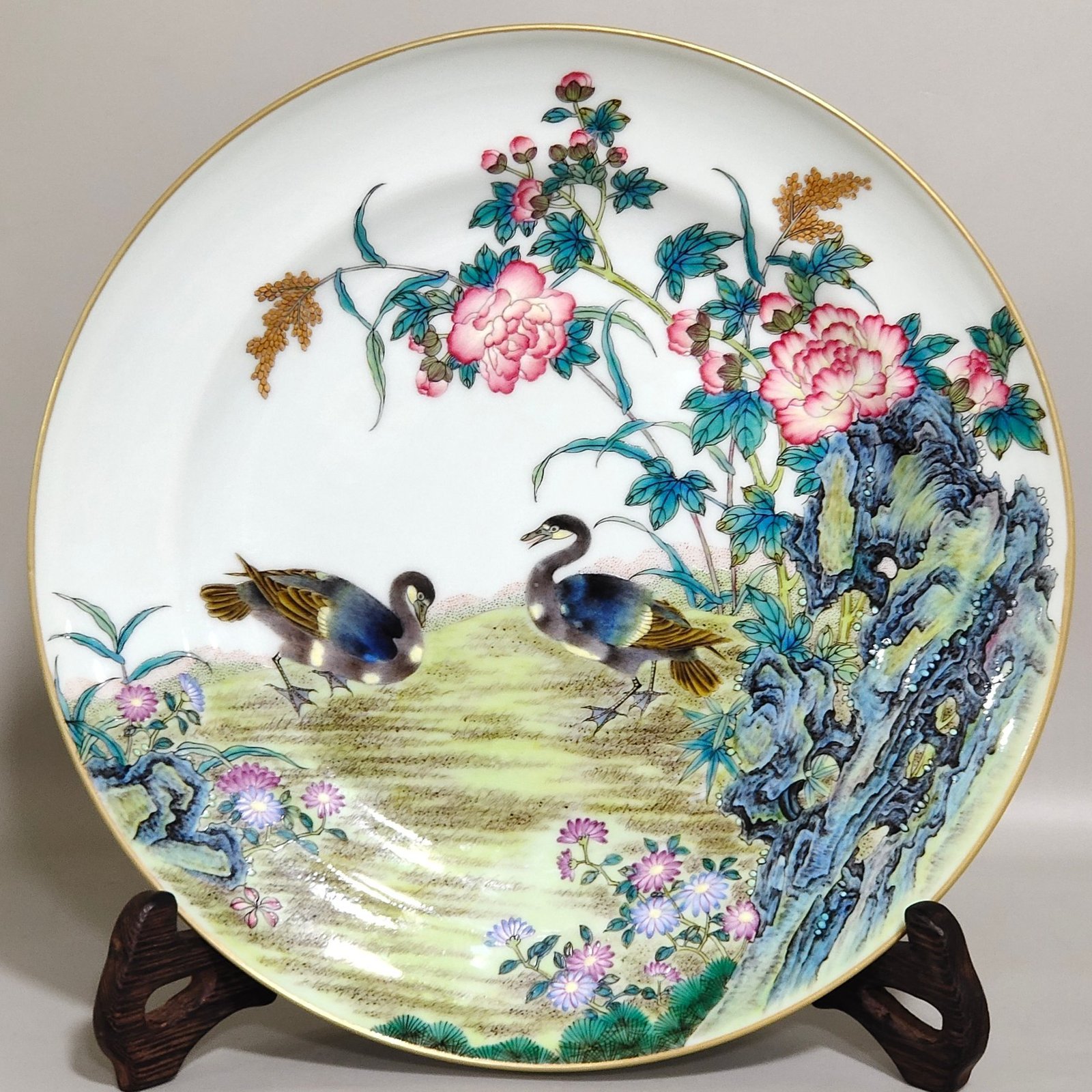 Qing Dynasty Yongzheng Hibiscus flower and wild duck plate