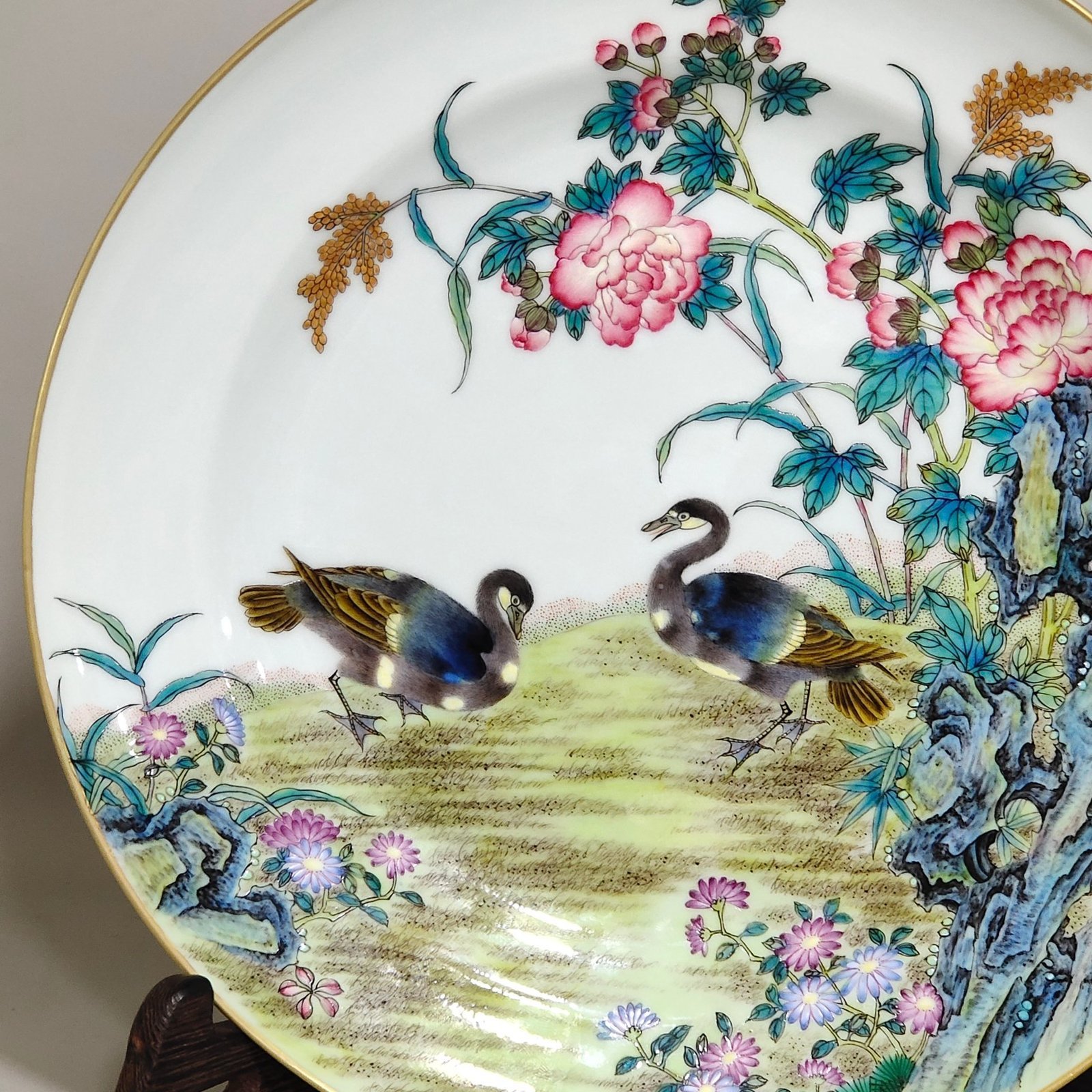 Qing Dynasty Yongzheng Hibiscus flower and wild duck plate