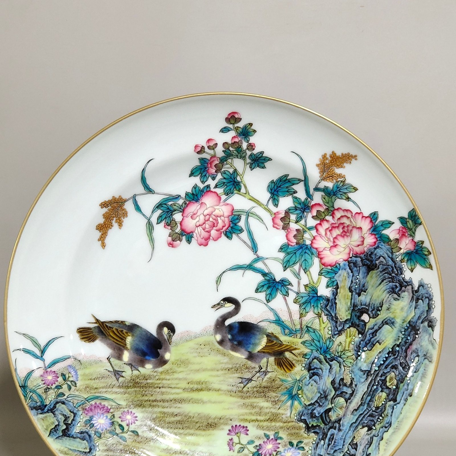 Qing Dynasty Yongzheng Hibiscus flower and wild duck plate