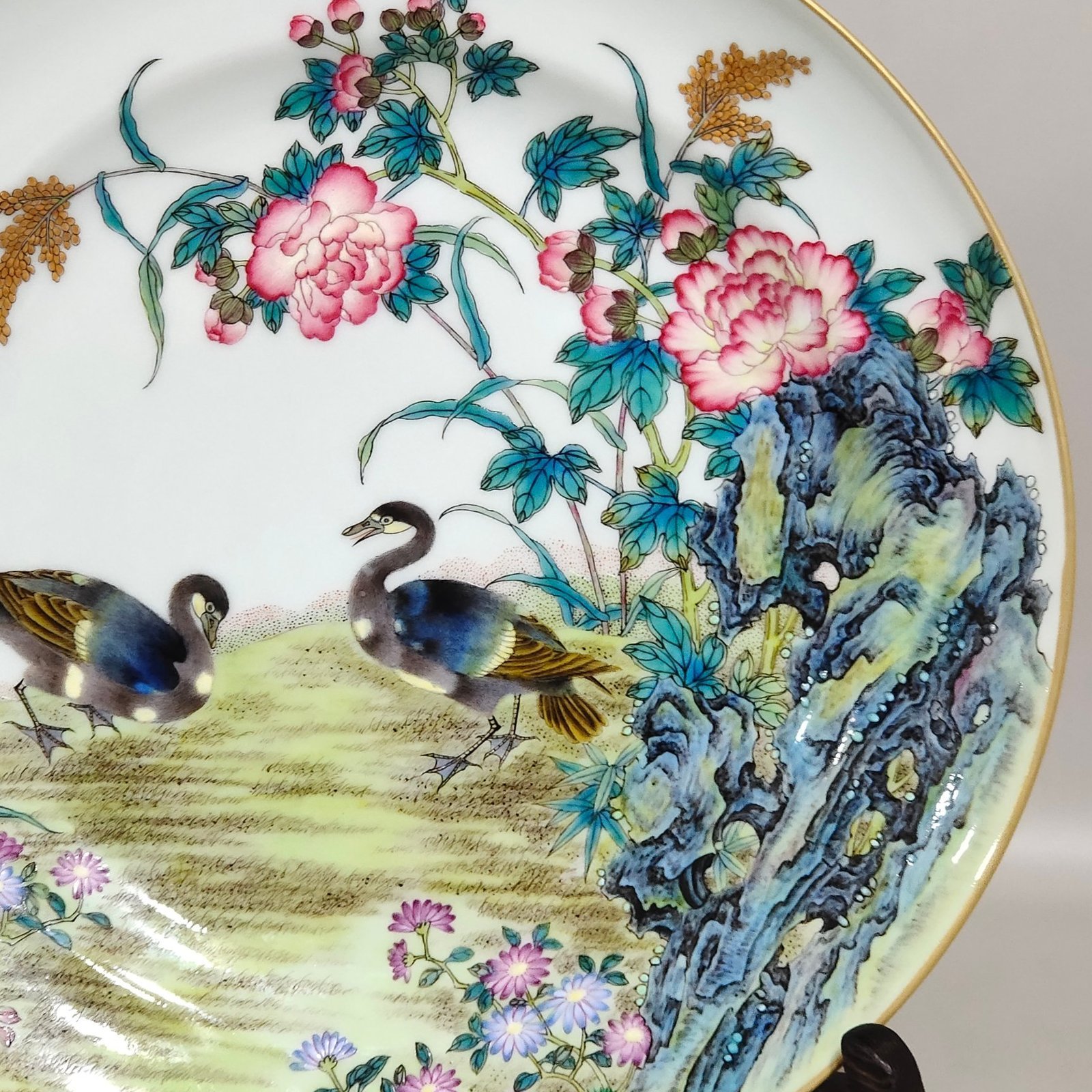Qing Dynasty Yongzheng Hibiscus flower and wild duck plate