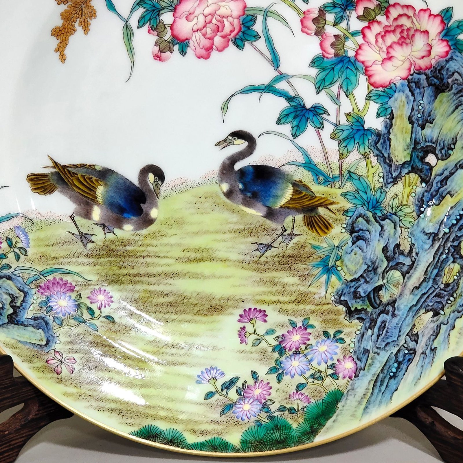 Qing Dynasty Yongzheng Hibiscus flower and wild duck plate
