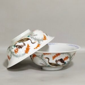 Qing Dynasty Yongzheng A peach bowl with a peach bowl