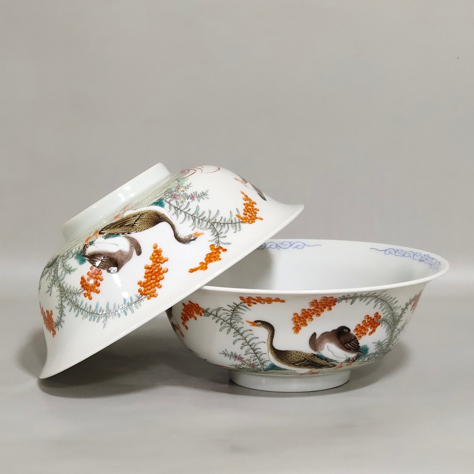 Qing Dynasty Yongzheng A peach bowl with a peach bowl