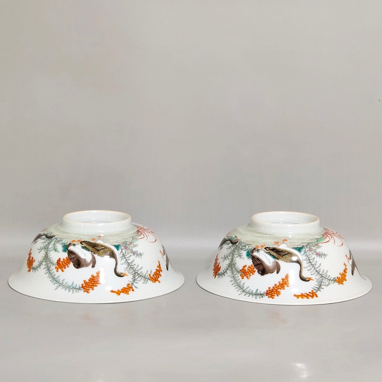 Qing Dynasty Yongzheng A peach bowl with a peach bowl