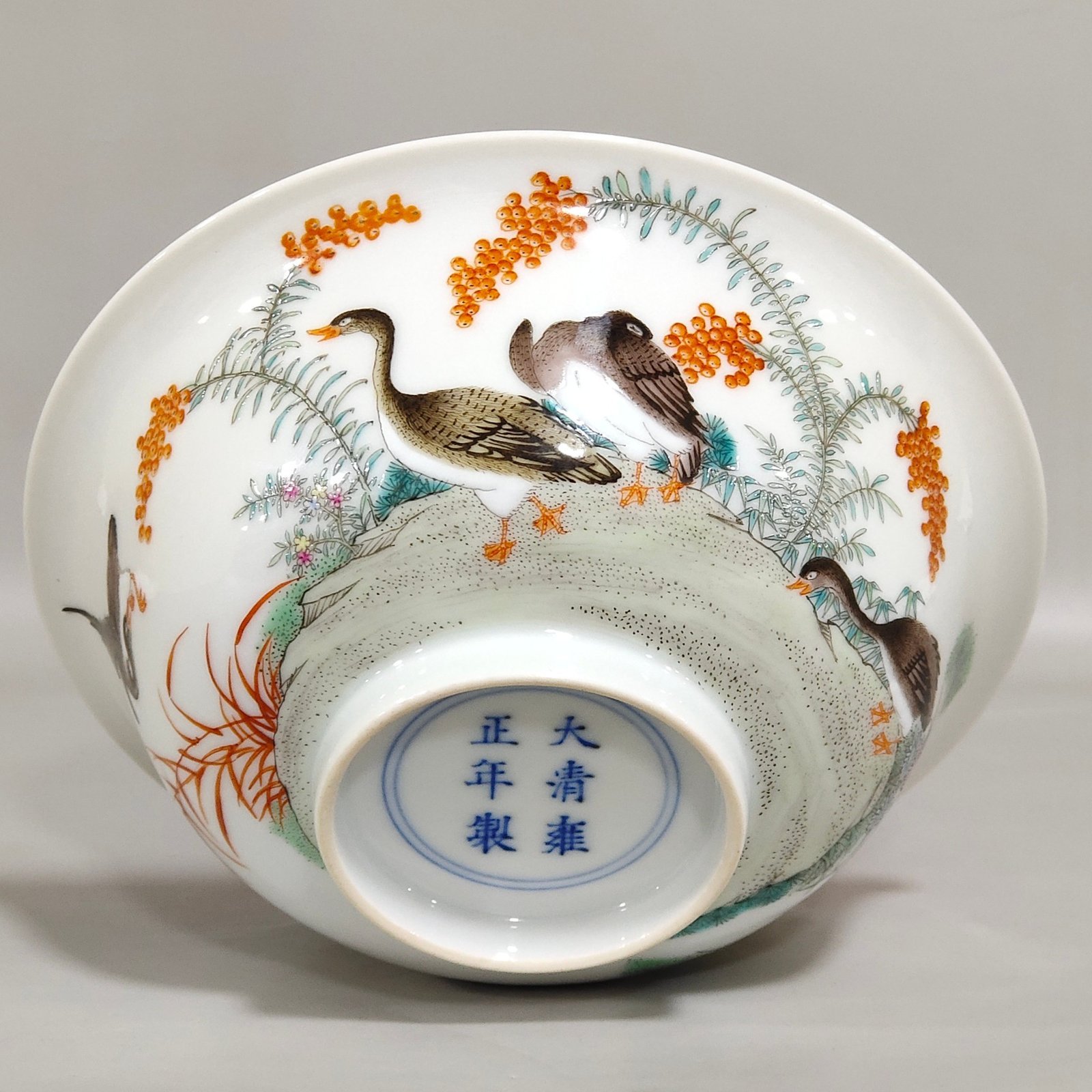 Qing Dynasty Yongzheng A peach bowl with a peach bowl