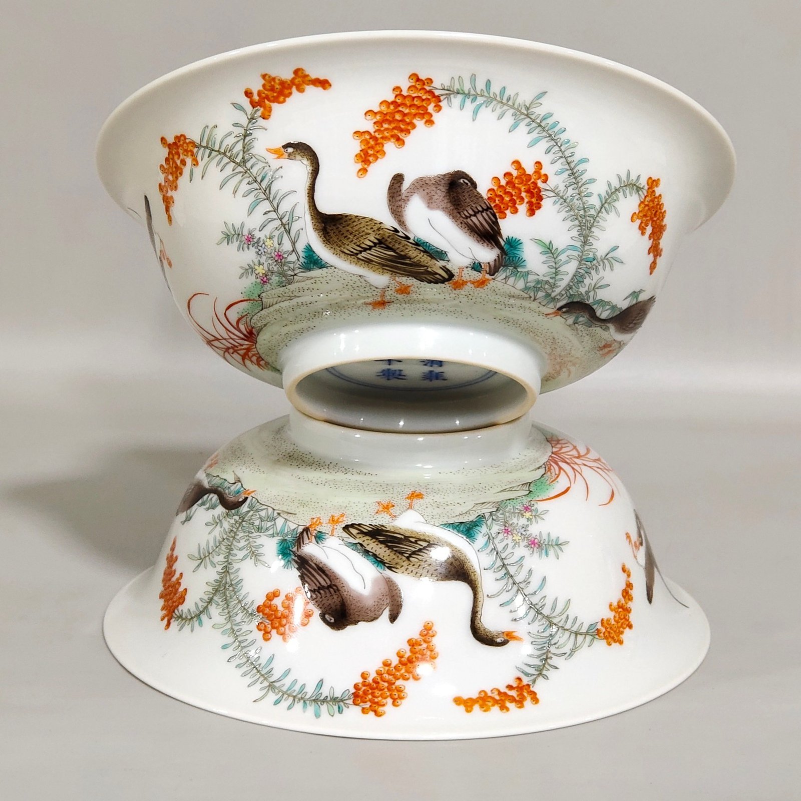 Qing Dynasty Yongzheng A peach bowl with a peach bowl