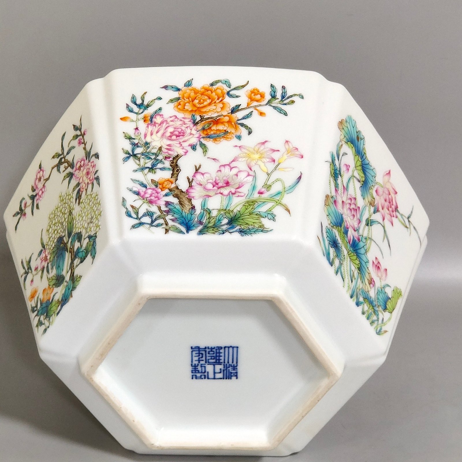 Qing Dynasty Yongzheng flower six square bowl