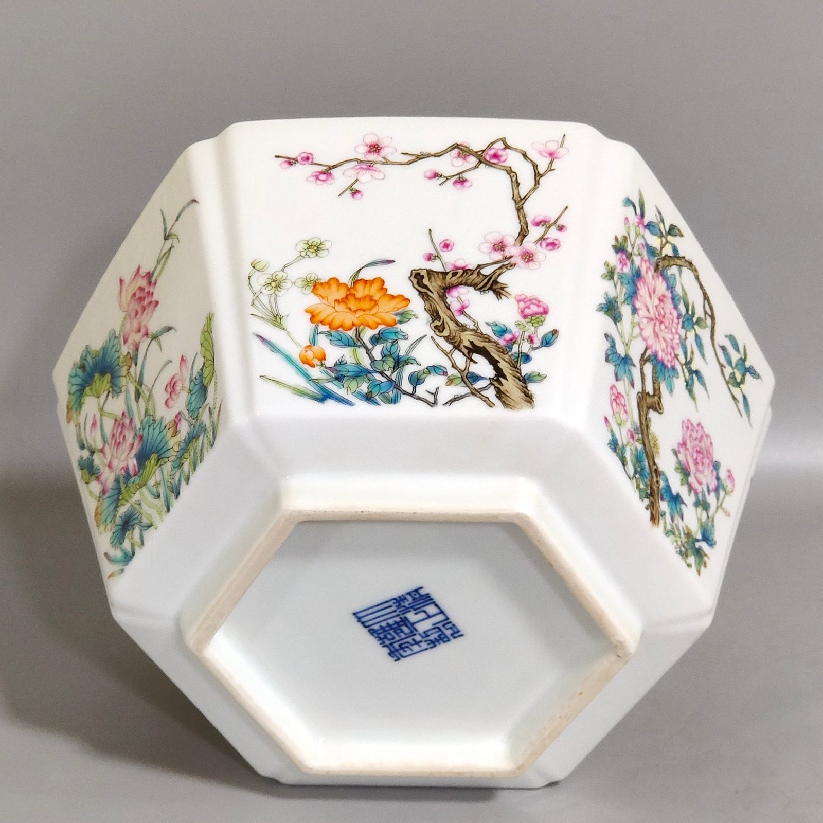 Qing Dynasty Yongzheng flower six square bowl
