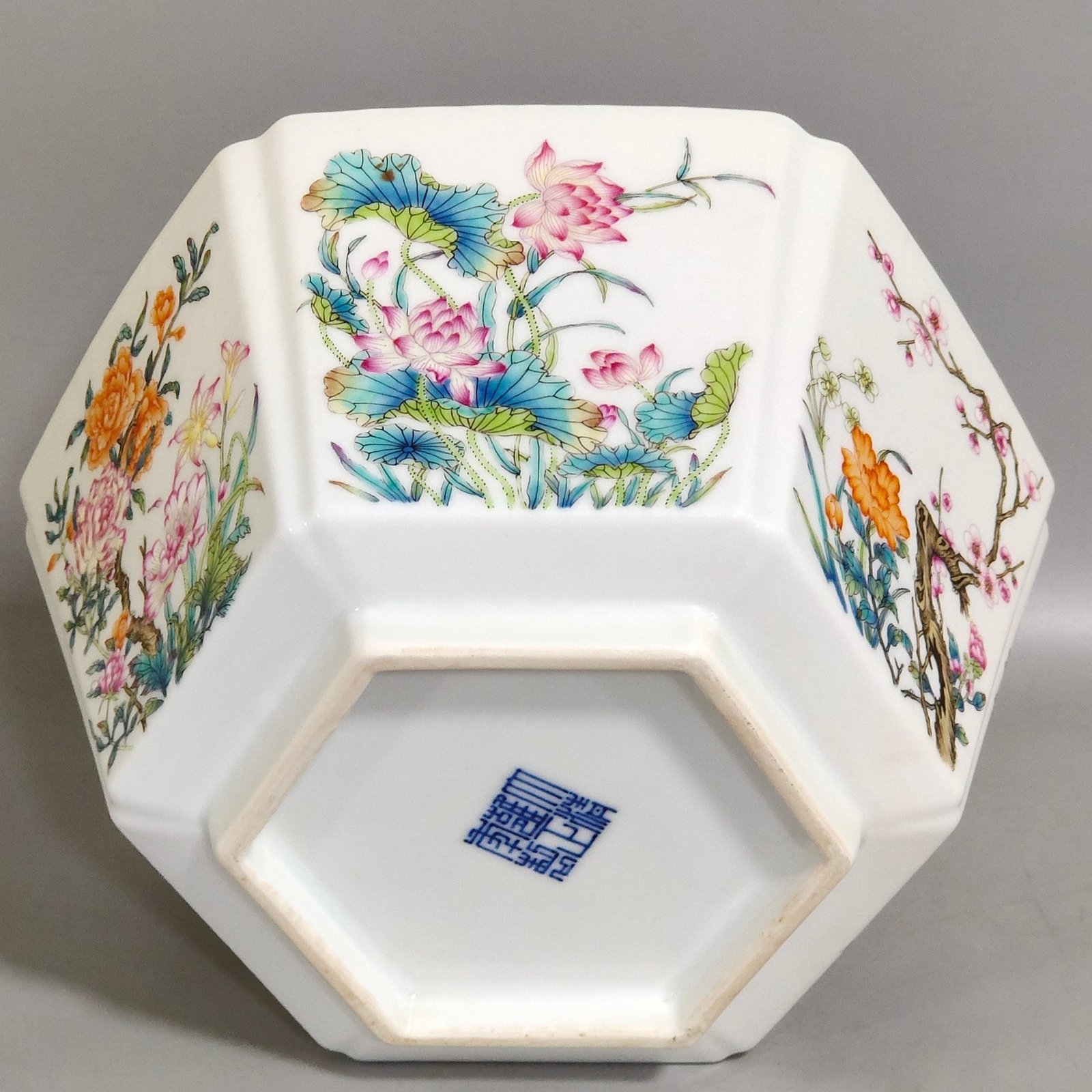 Qing Dynasty Yongzheng flower six square bowl