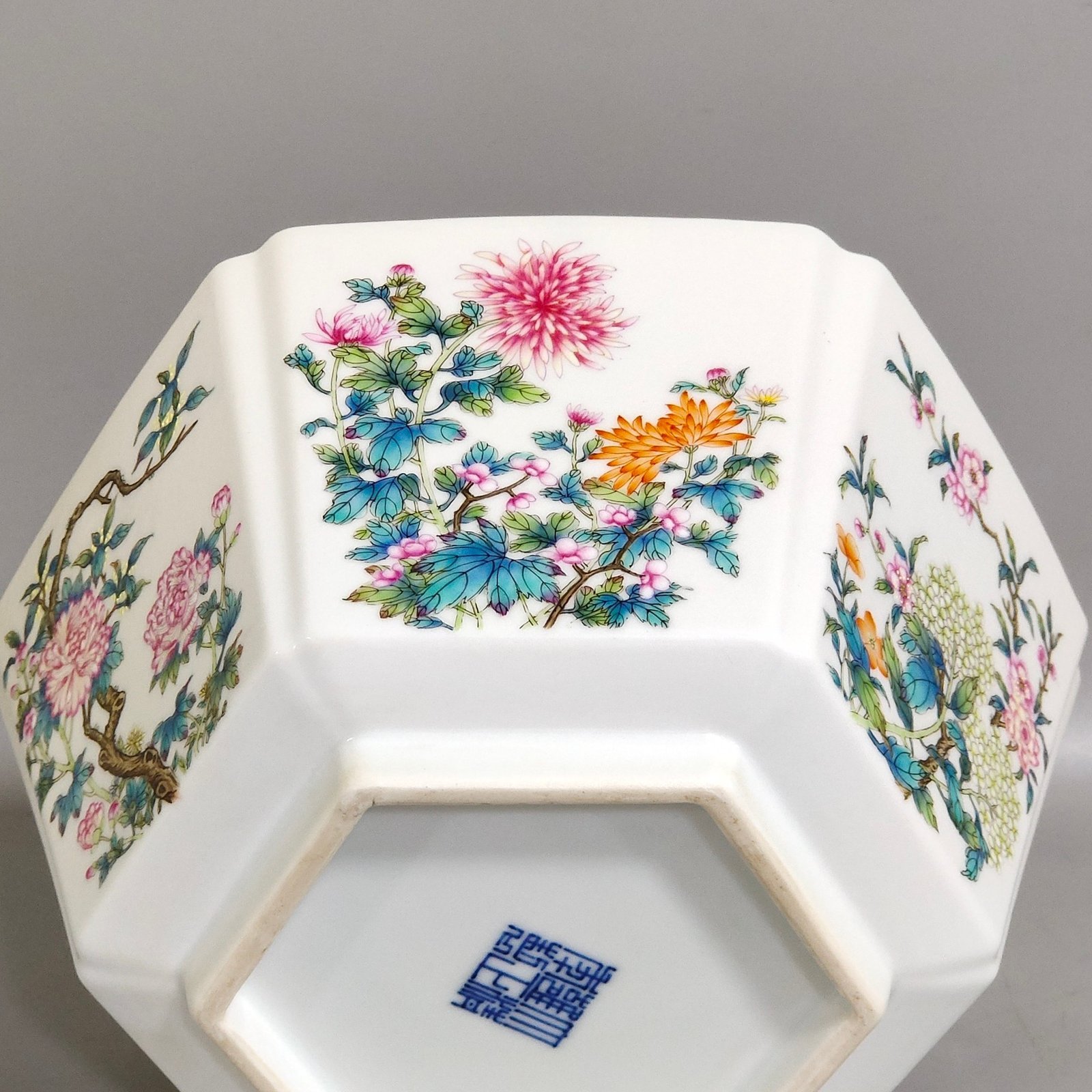 Qing Dynasty Yongzheng flower six square bowl