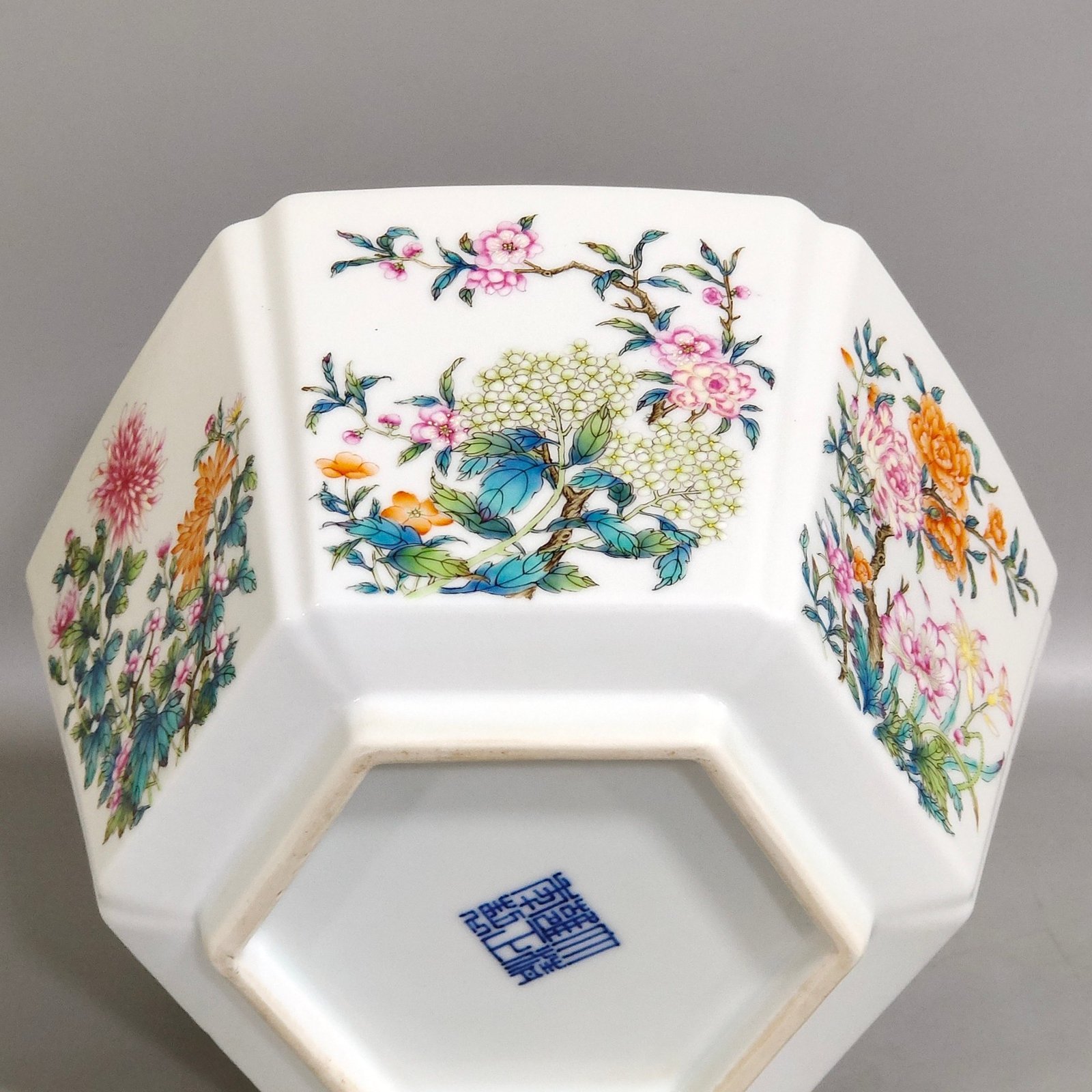 Qing Dynasty Yongzheng flower six square bowl
