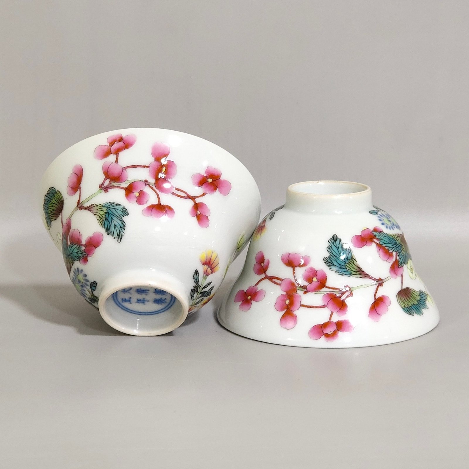 Qing Dynasty Yongzheng flower folding cup