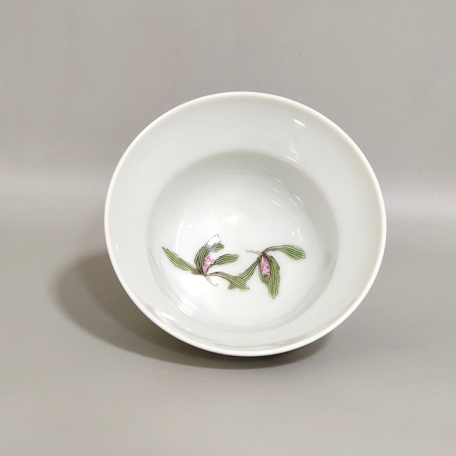 Qing Dynasty Yongzheng flower folding cup