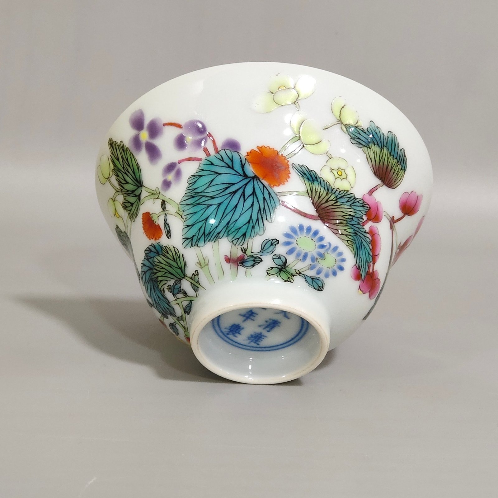 Qing Dynasty Yongzheng flower folding cup