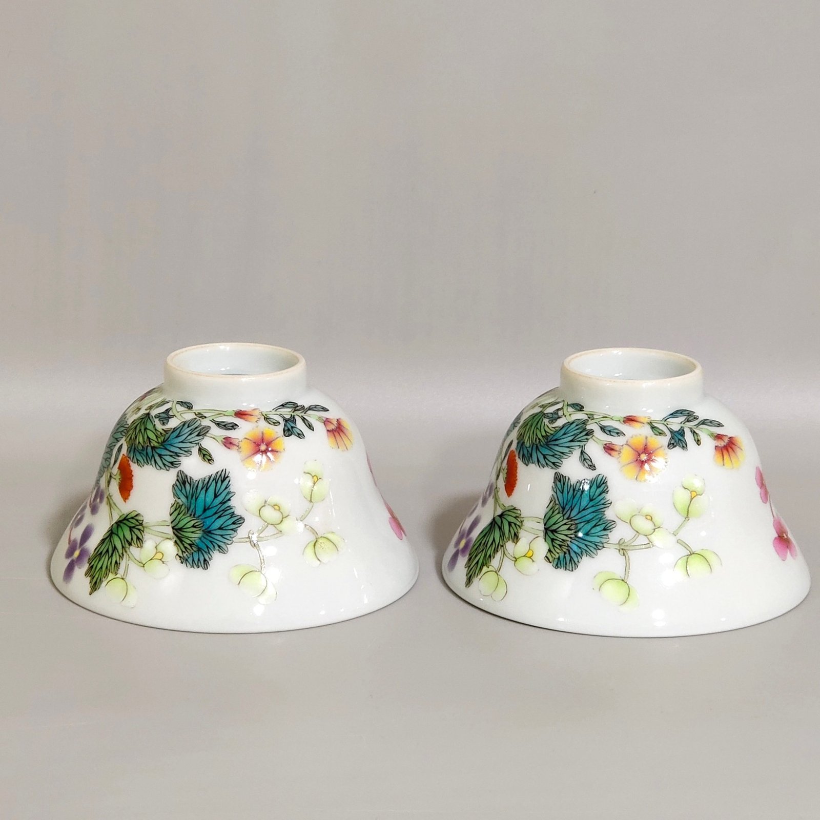 Qing Dynasty Yongzheng flower folding cup