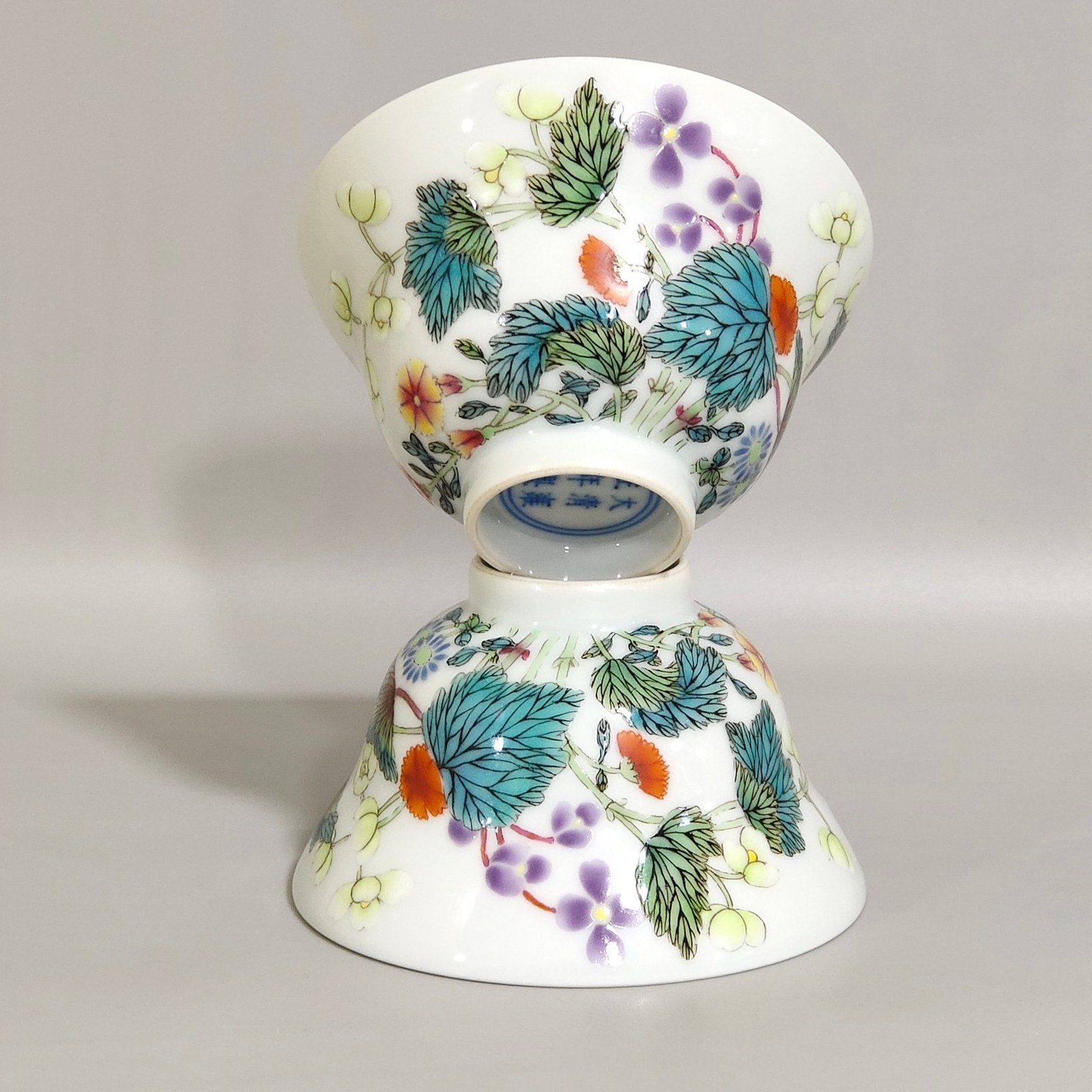 Qing Dynasty Yongzheng flower folding cup